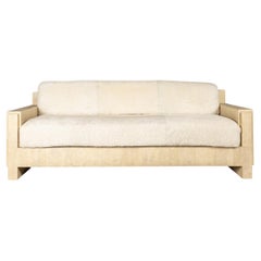 Groes modernes Chagrin-Sofa mit Paneelen von R&Y Augoust