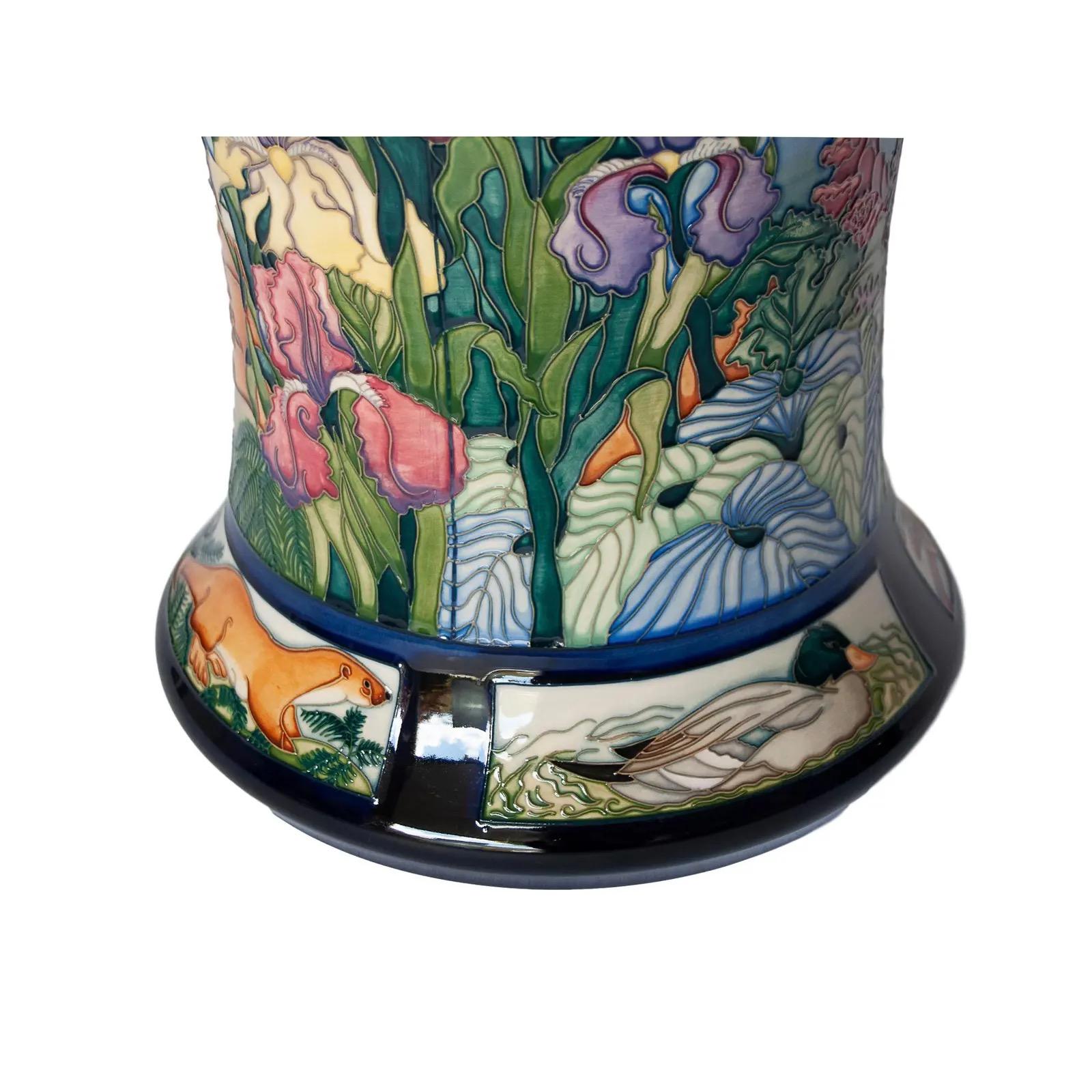 Large Moorcroft 'Parramore' Vase by Rachel Bishop, 2002 In Good Condition In Banner Elk, NC