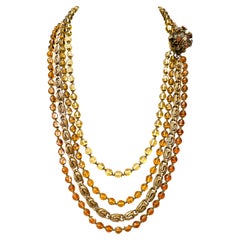 Un grand collier à plusieurs rangées de perles de verre topaze Miriam Haskell, États-Unis, années 1960