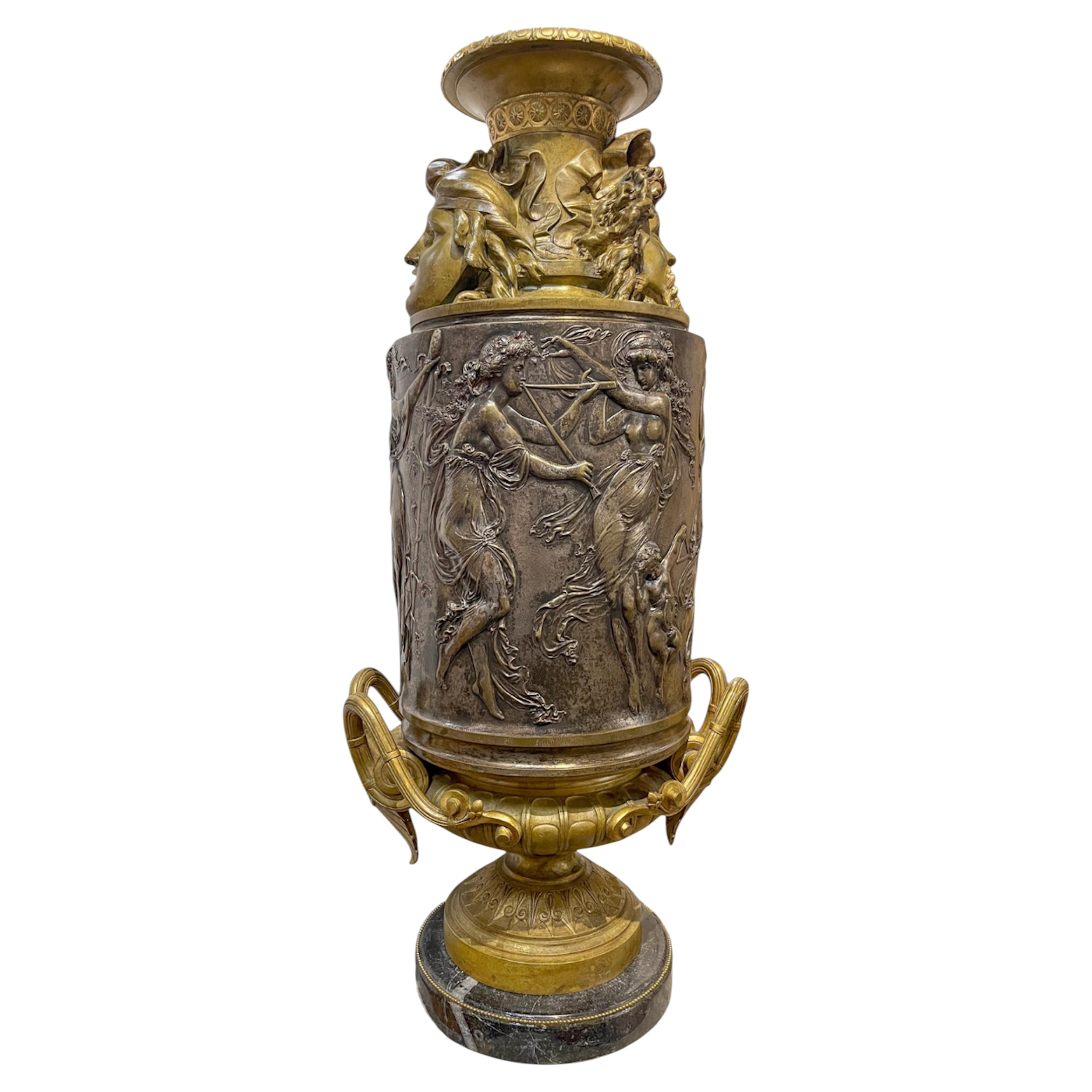 Un grande vaso girevole di Néo-grec in argento e bronzo dorato