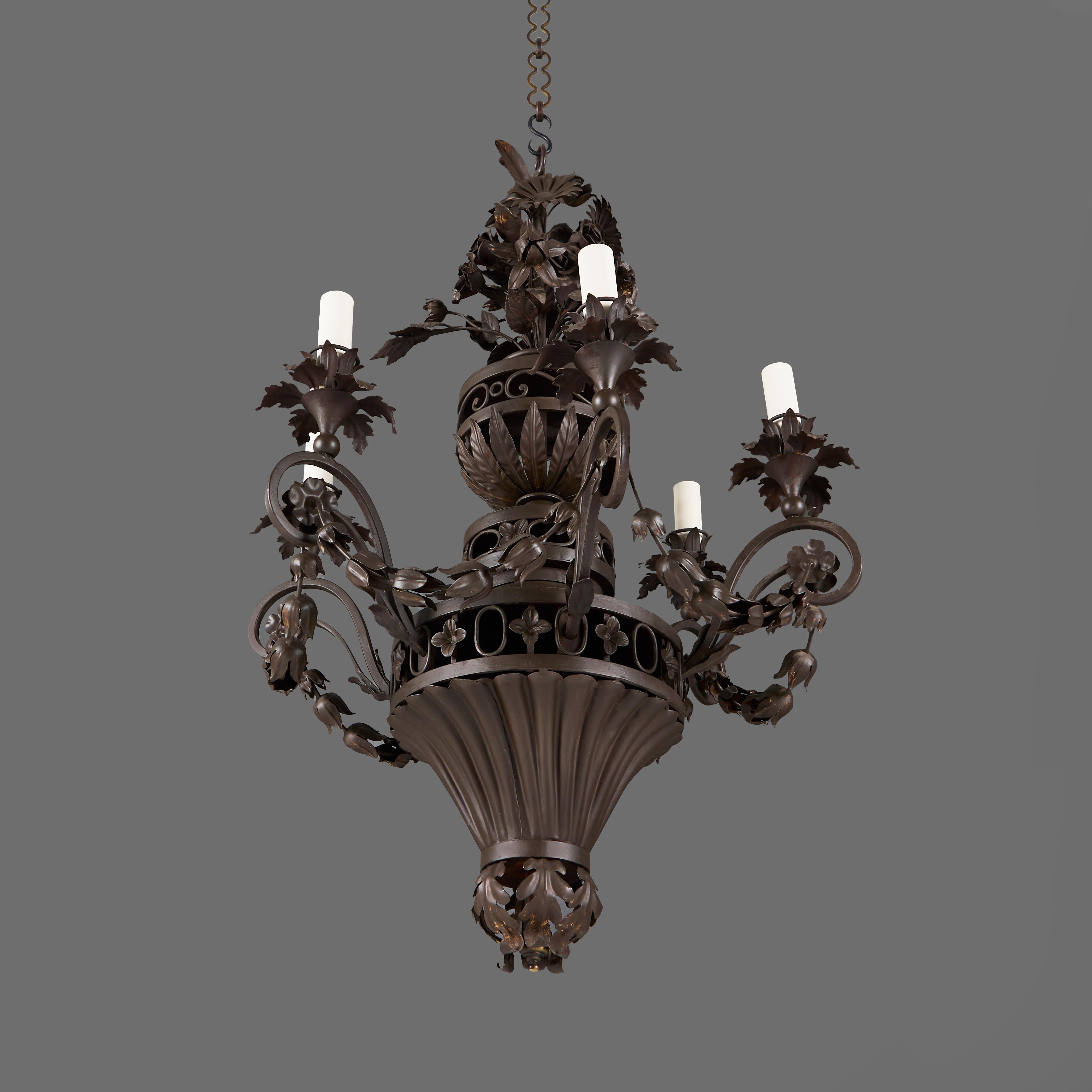 Francese Un grande lampadario Tôle del XIX secolo in vendita