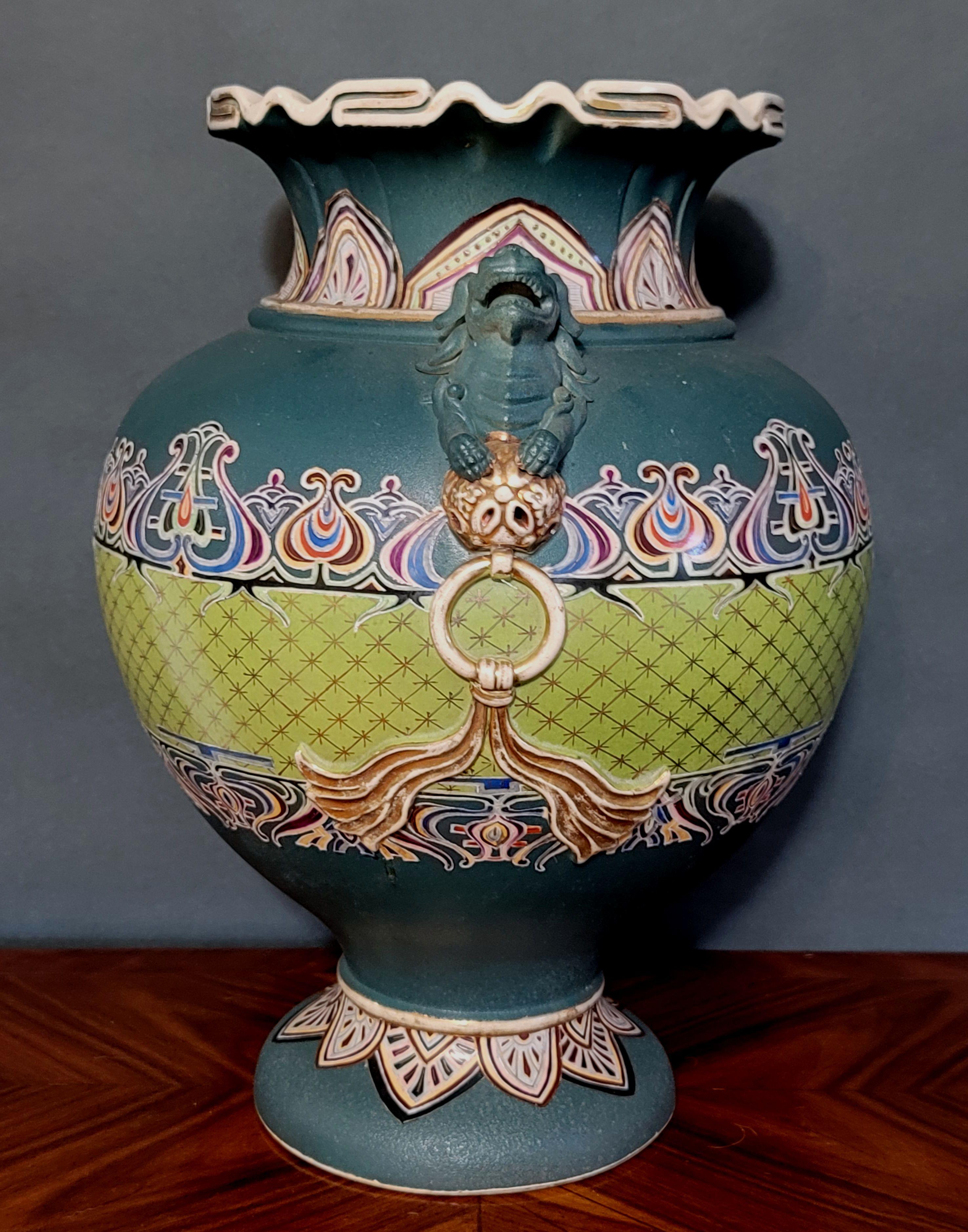 Large of Art Nouveau Japanese Satsuma Style Vase In Good Condition For Sale In Norton, MA
