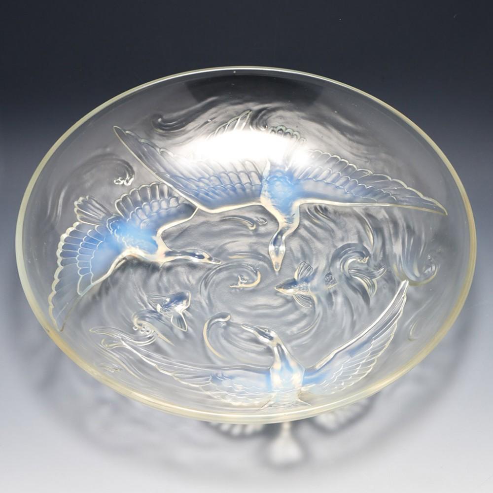 French A Large Opalescent Verrerie D'Andelys Glass Charger, c1935