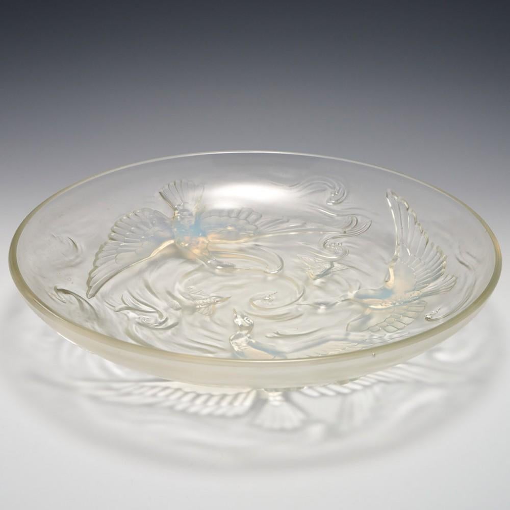 A Large Opalescent Verrerie D'Andelys Glass Charger, c1935 In Excellent Condition In Tunbridge Wells, GB