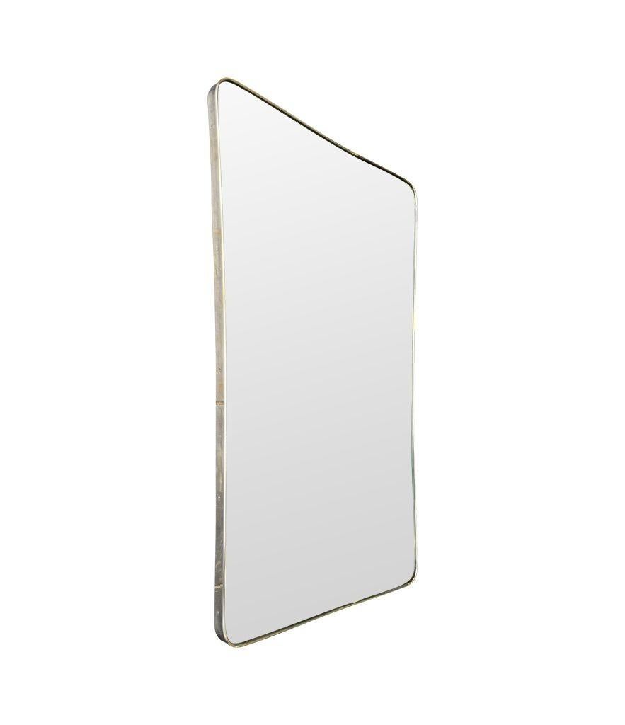 A large original Italian 1950s brass framed mirror with original bevelled plate For Sale 2