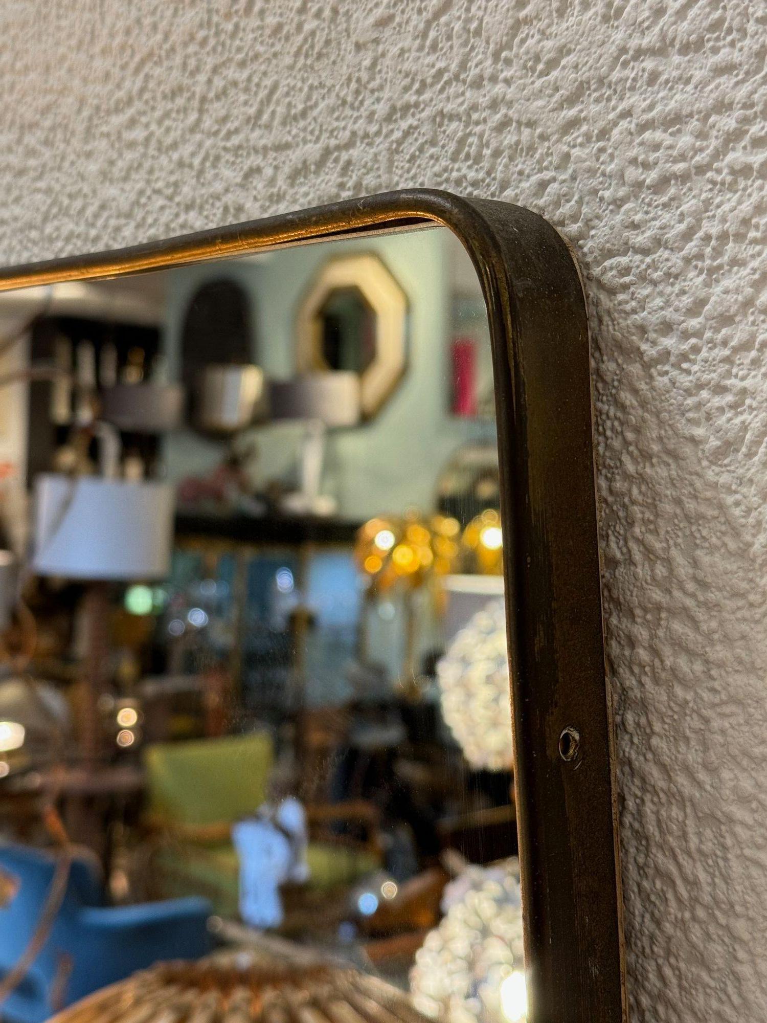 Un grande specchio da terra originale italiano degli anni '50 con cornice in ottone a tutta lunghezza in vendita 9