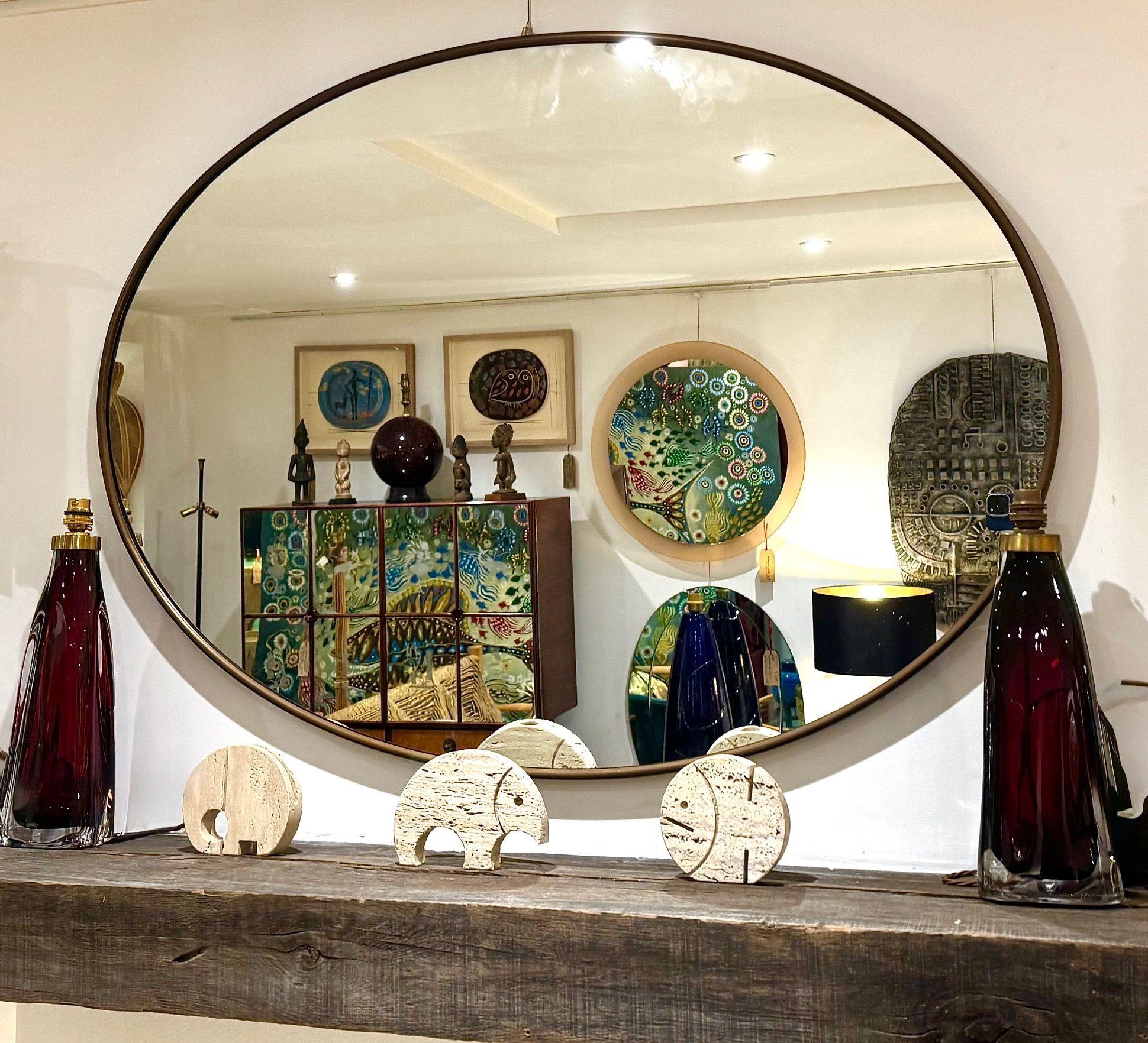A large orignal Italian 1960s oval brass framed mirror For Sale 4