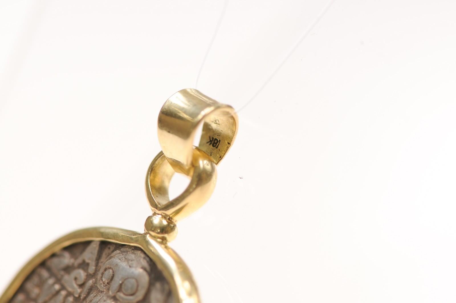 Un gran colgante de búho [moneda] con adornos de oro de 18 quilates (sólo el colgante) en venta 7