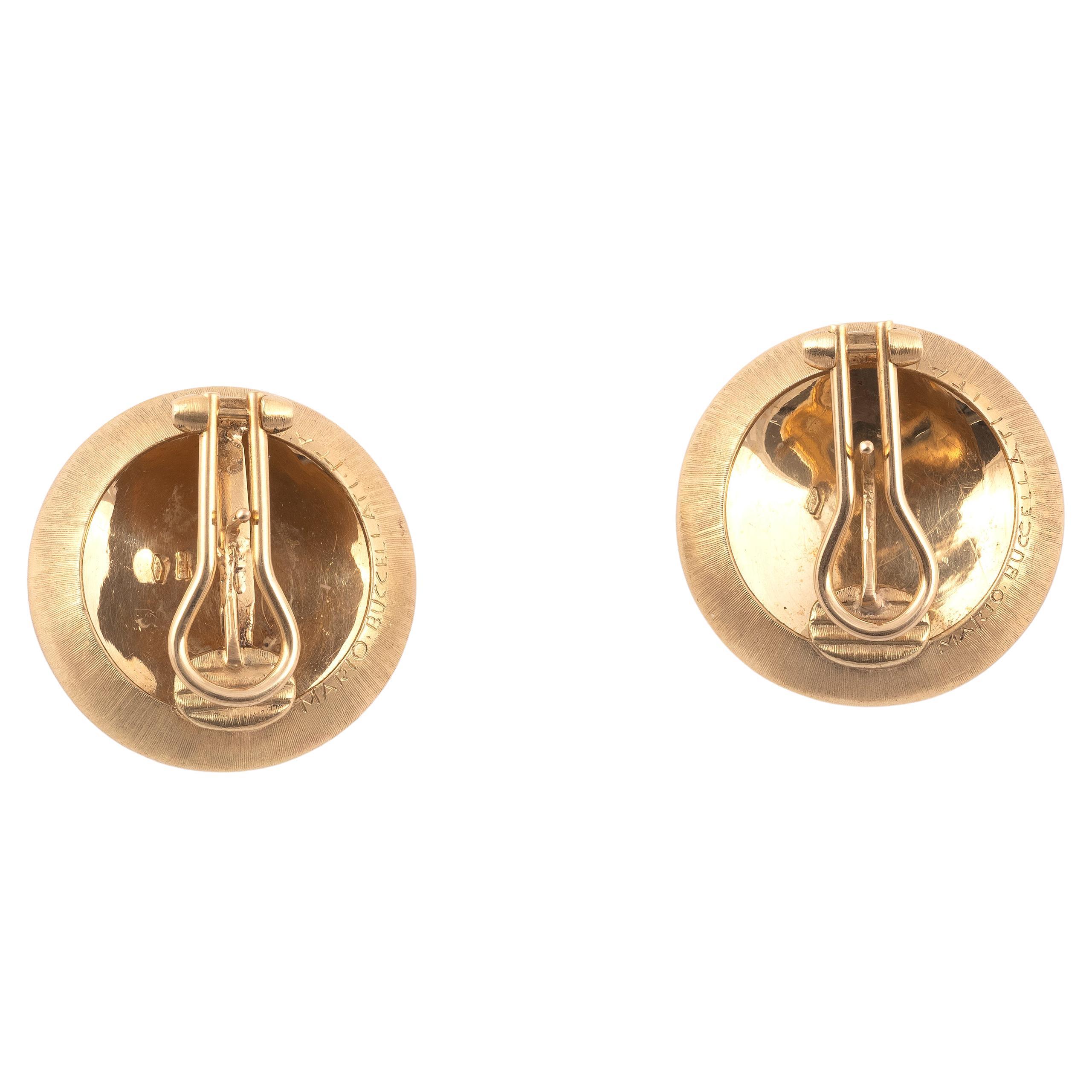 A Large Pair Of 18kt Yellow Gold Ear Clips of Button Design By Mario Buccelati In Excellent Condition In Firenze, IT