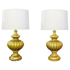 Ein großes Paar balusterförmiger, gelappter, tropfenglasierter Chartreuse-Lampen aus den 1960er Jahren
