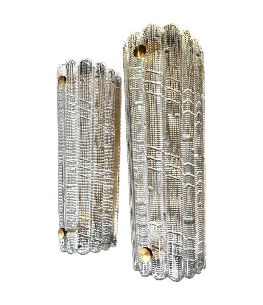 Un gran par de apliques de cristal y latón Orrefors de los años 60, de Carl Fagerlund Sueco en venta