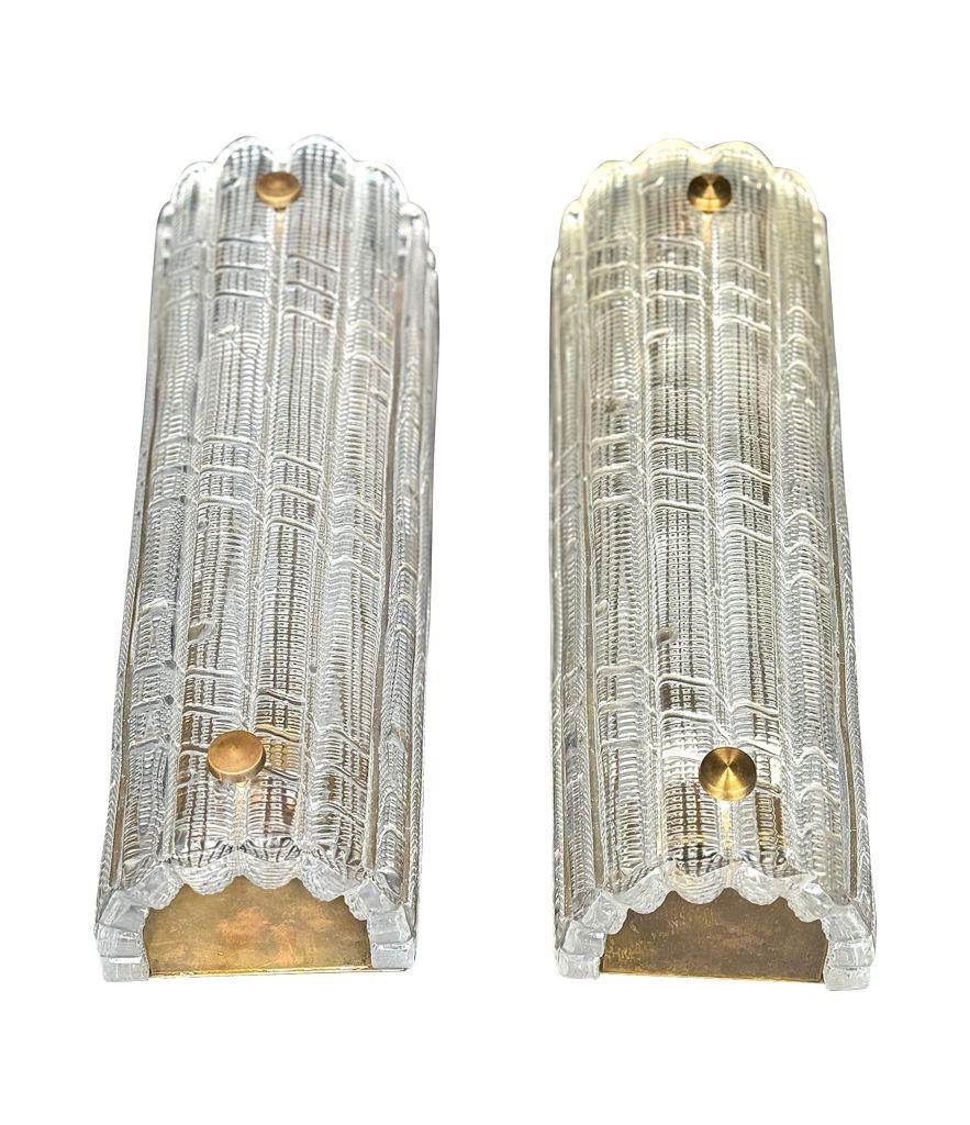 Un gran par de apliques de cristal y latón Orrefors de los años 60, de Carl Fagerlund en venta 1