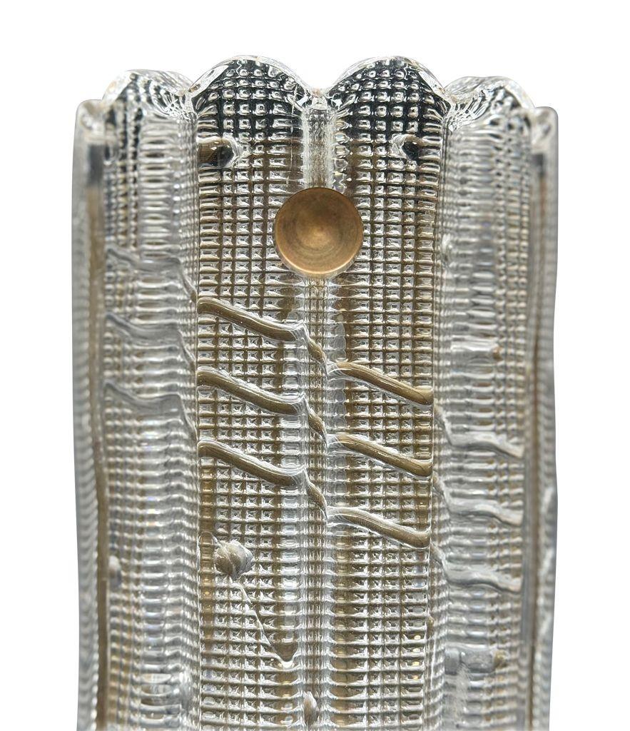 Un gran par de apliques de cristal y latón Orrefors de los años 60, de Carl Fagerlund en venta 2