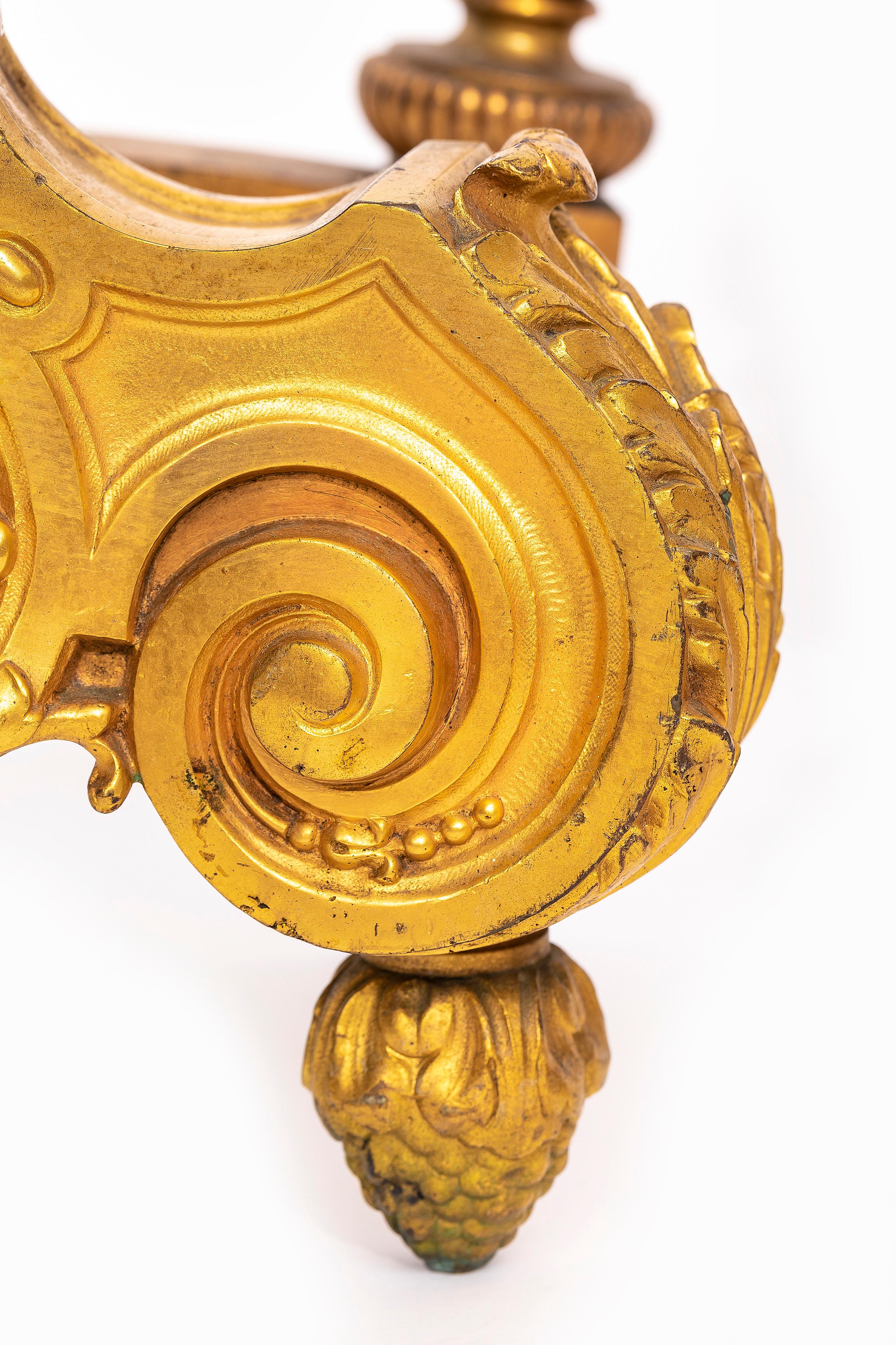 Ein großes Paar Ormolu-Chenets/Andirons im Stil Ludwigs XVI. des 19. im Angebot 2