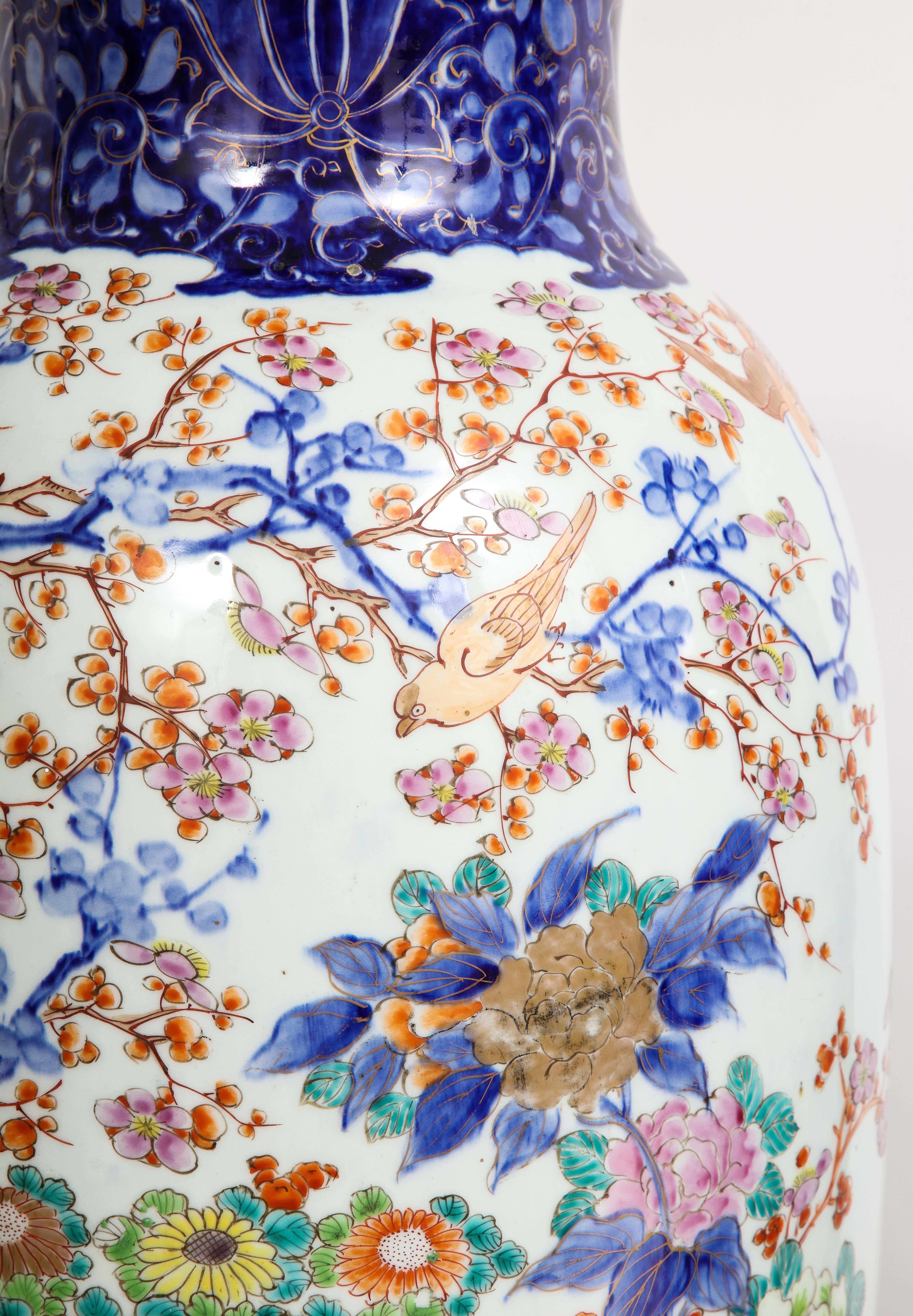 Una grande coppia di vasi in porcellana giapponese Imari Porcelain del XIX secolo del periodo Meji in vendita 5