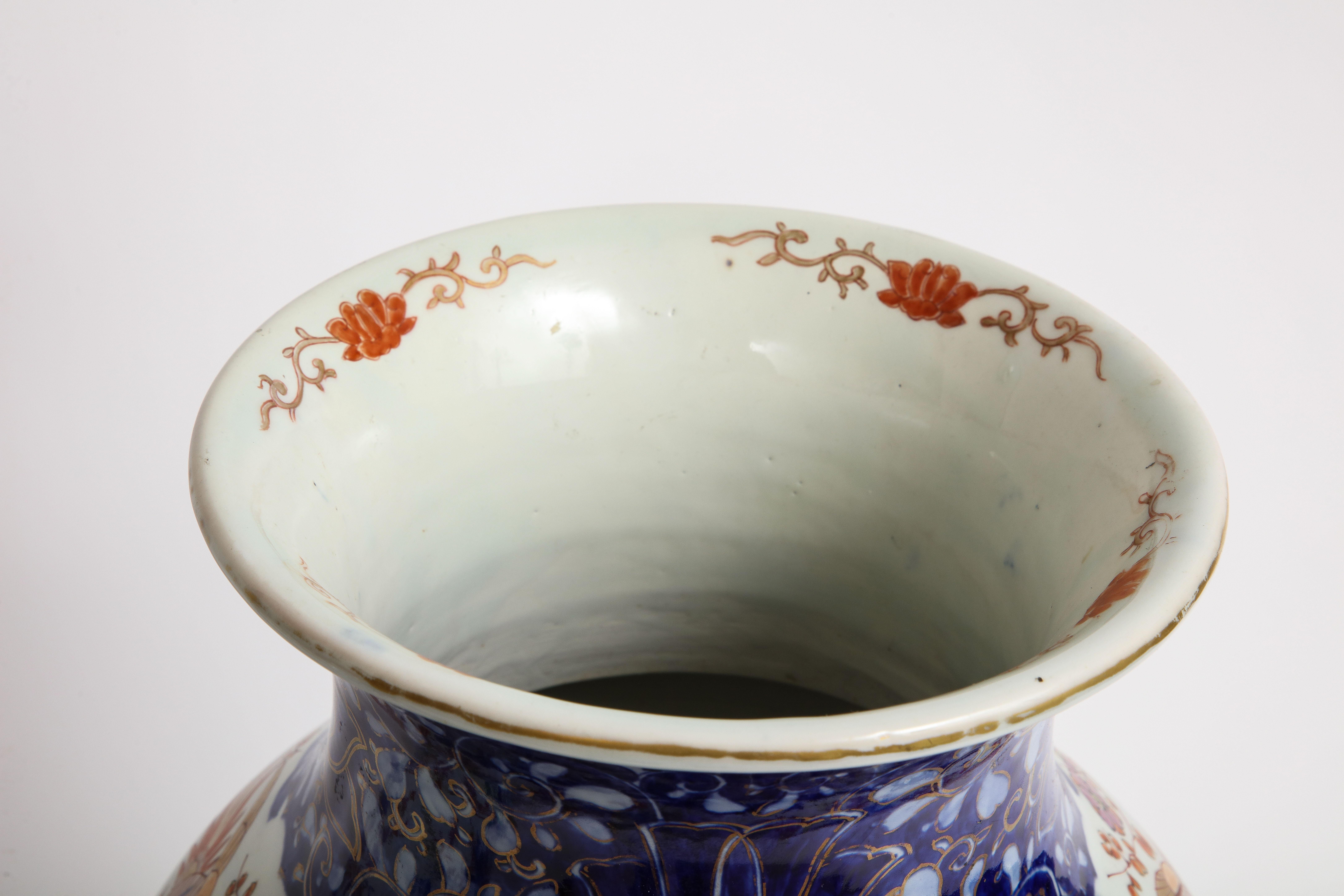 Una grande coppia di vasi in porcellana giapponese Imari Porcelain del XIX secolo del periodo Meji in vendita 6