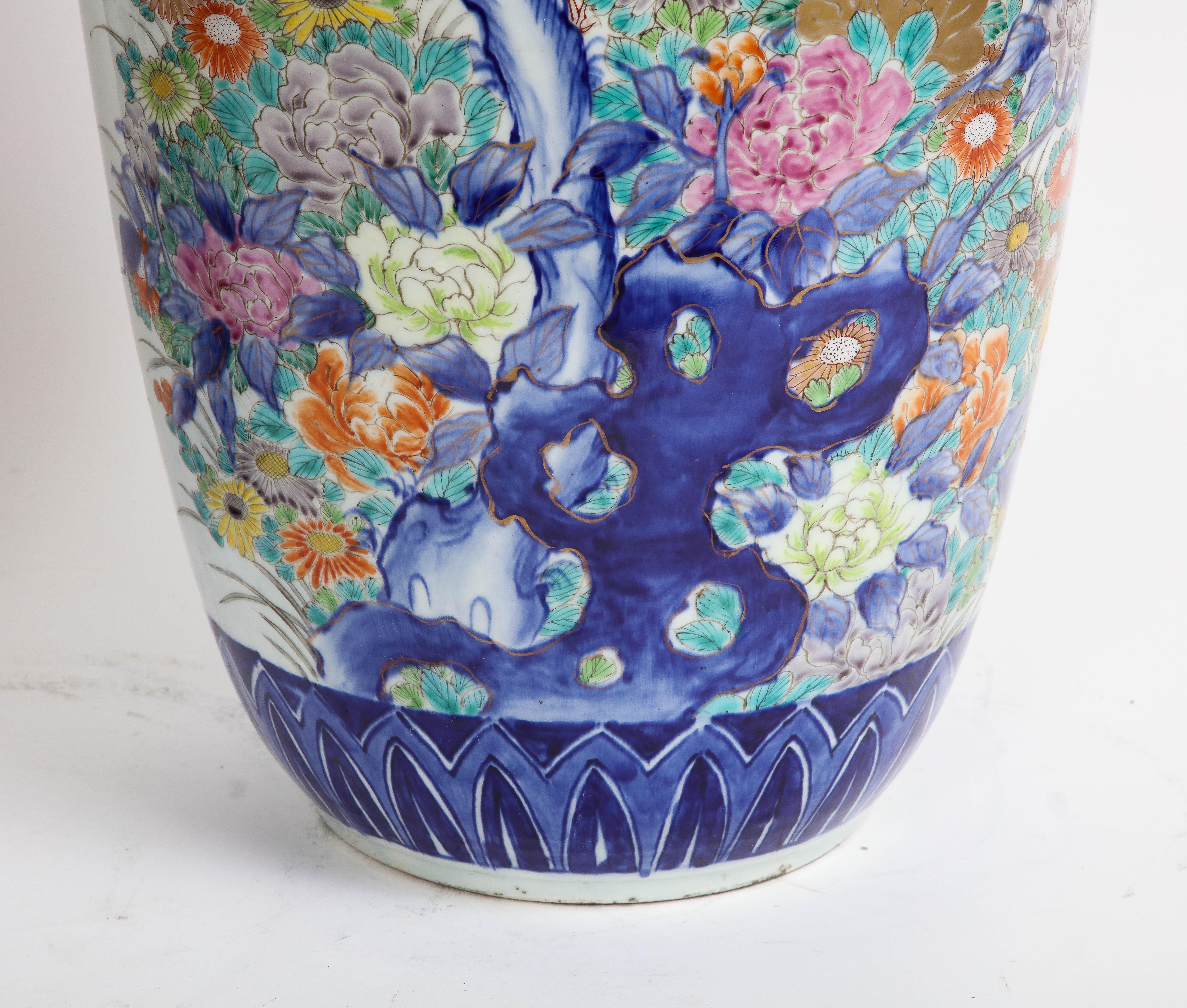 Una grande coppia di vasi in porcellana giapponese Imari Porcelain del XIX secolo del periodo Meji in vendita 12