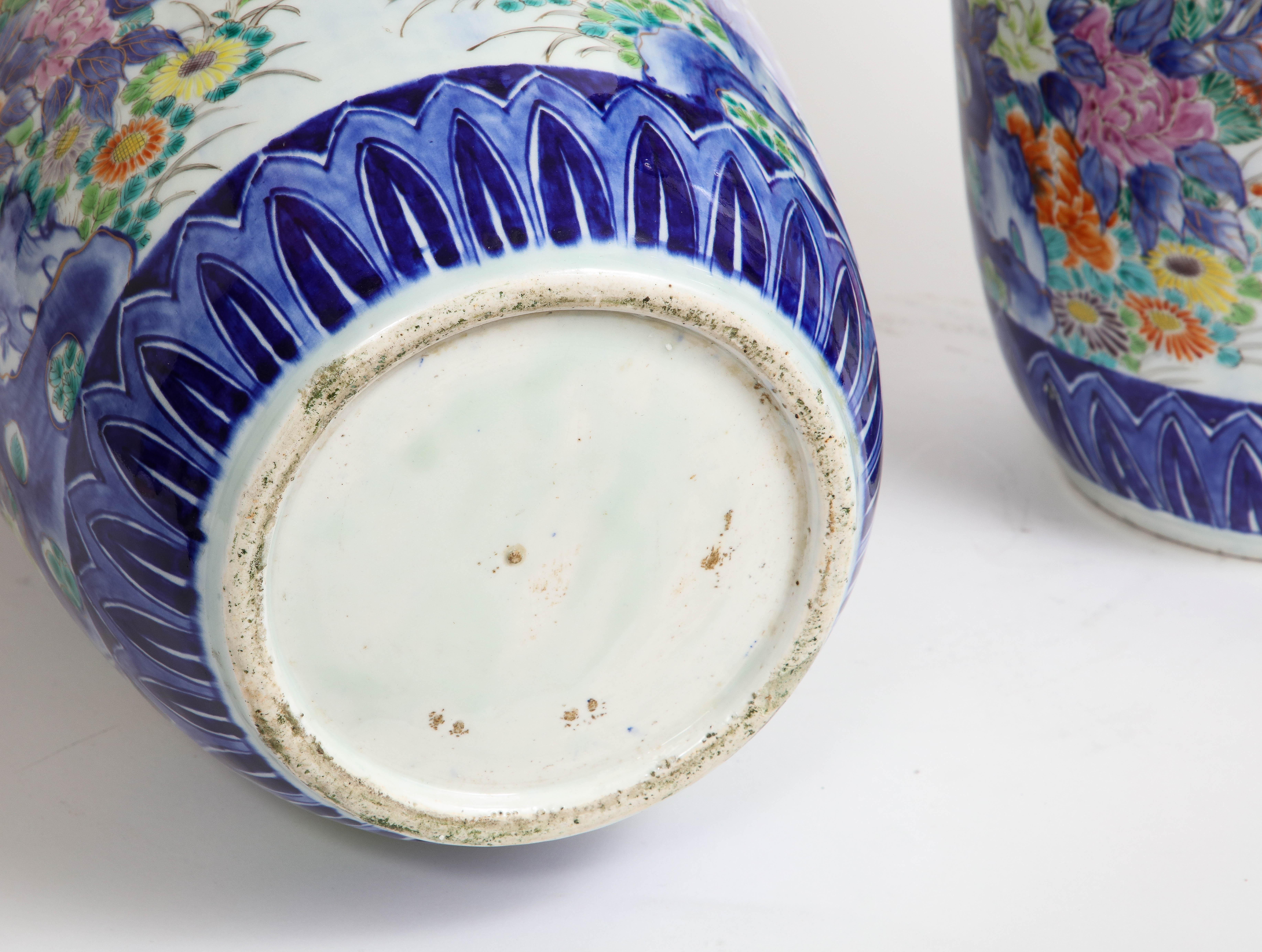 Una grande coppia di vasi in porcellana giapponese Imari Porcelain del XIX secolo del periodo Meji in vendita 13