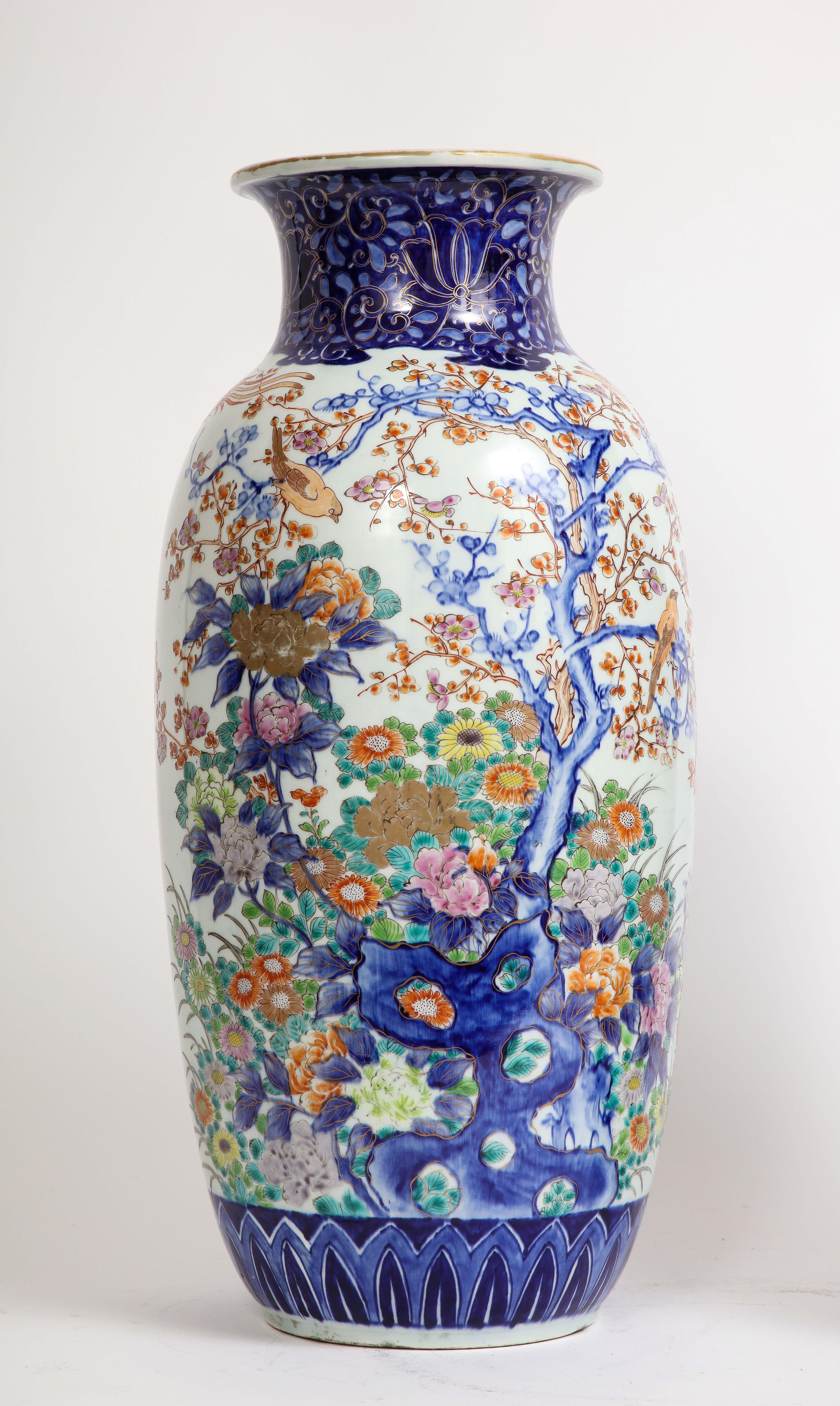 Grandi vasi di porcellana giapponese Imari Porcelain abbinati. 1880, periodo Meiji.

Ti presentiamo una squisita coppia di vasi in porcellana giapponese Imari del periodo Meiji, circa 1880. Alti 24,5 pollici, affascinano con la loro bellezza senza