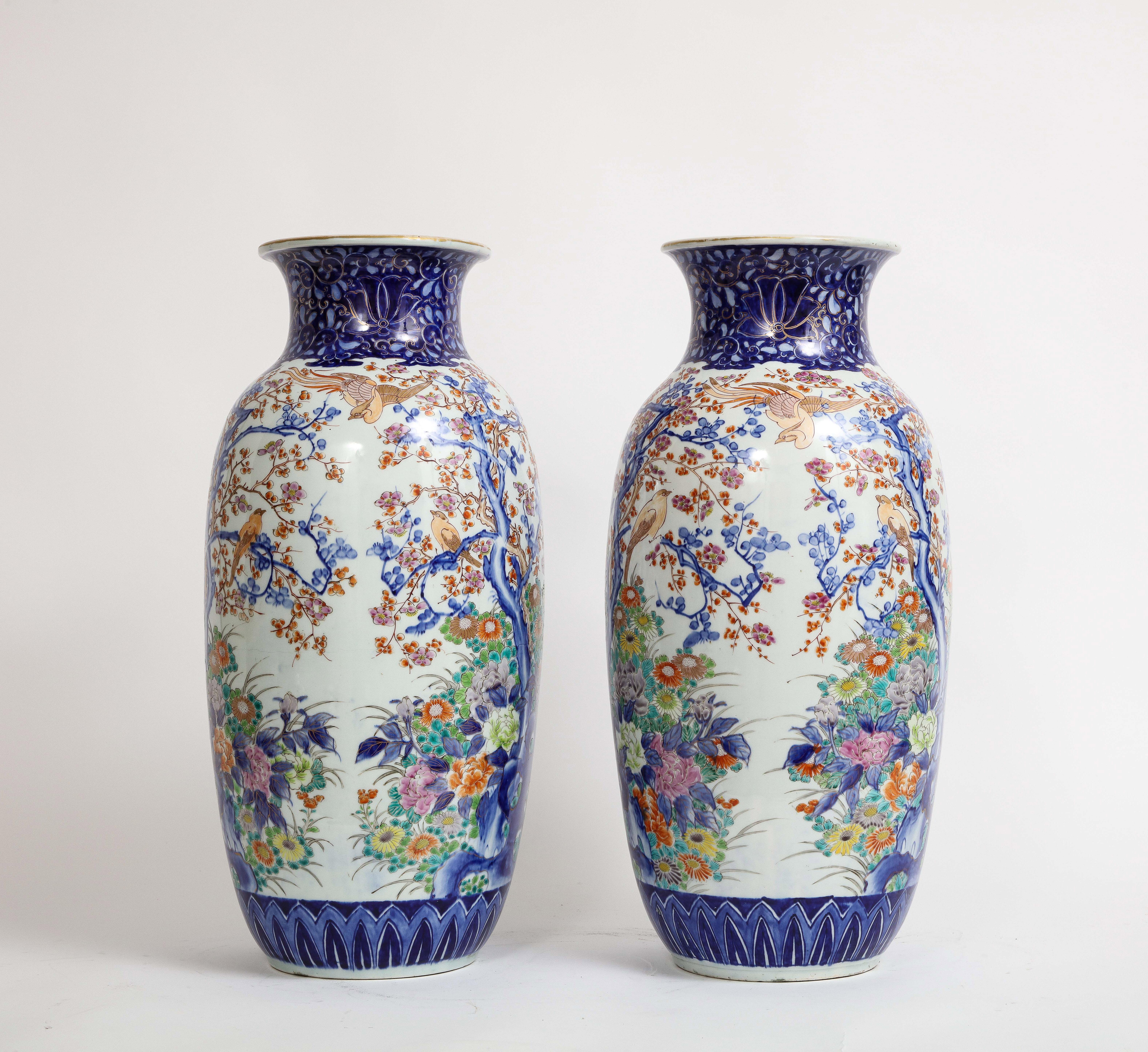 Una grande coppia di vasi in porcellana giapponese Imari Porcelain del XIX secolo del periodo Meji in vendita 1