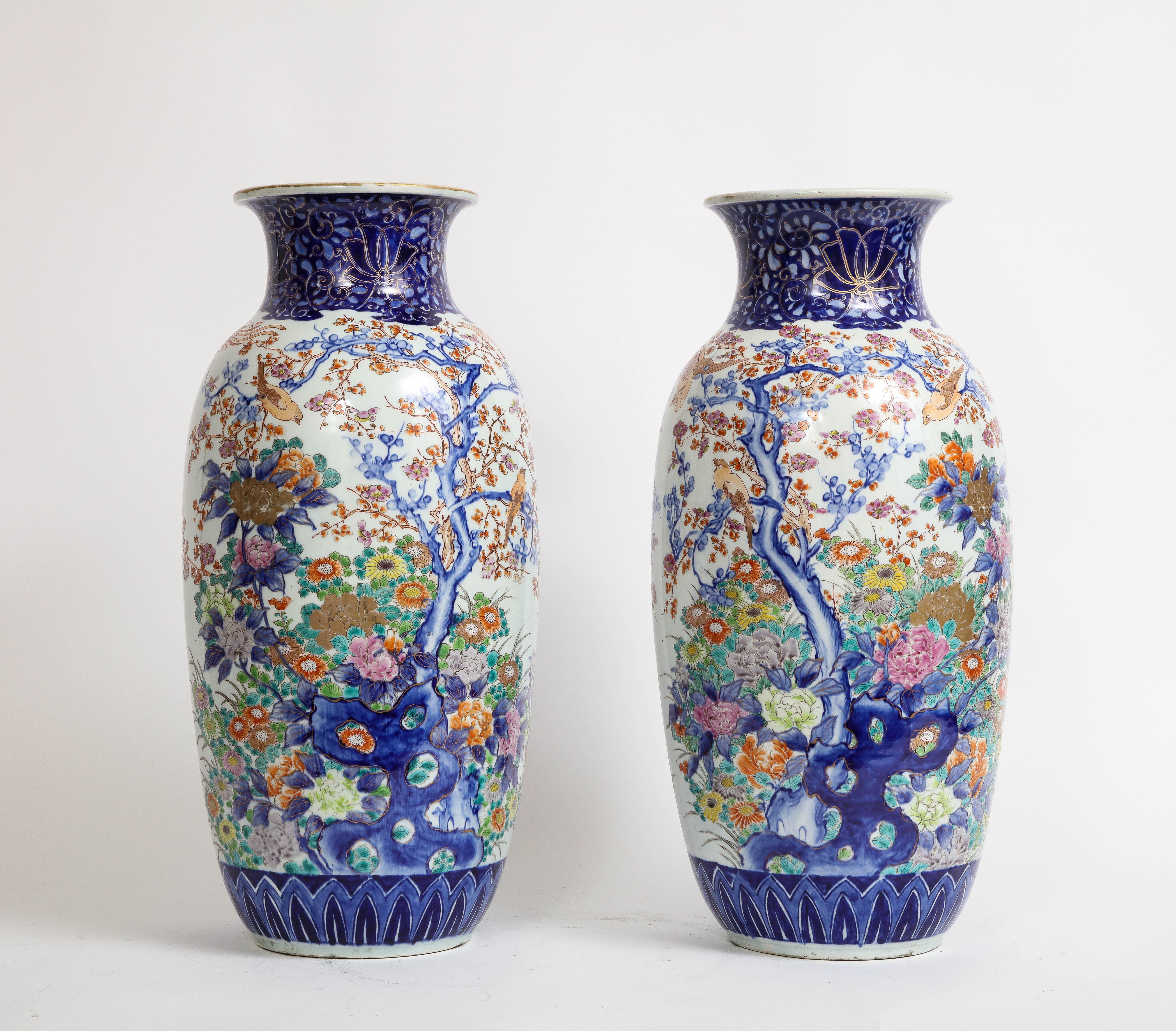 Una grande coppia di vasi in porcellana giapponese Imari Porcelain del XIX secolo del periodo Meji in vendita 2