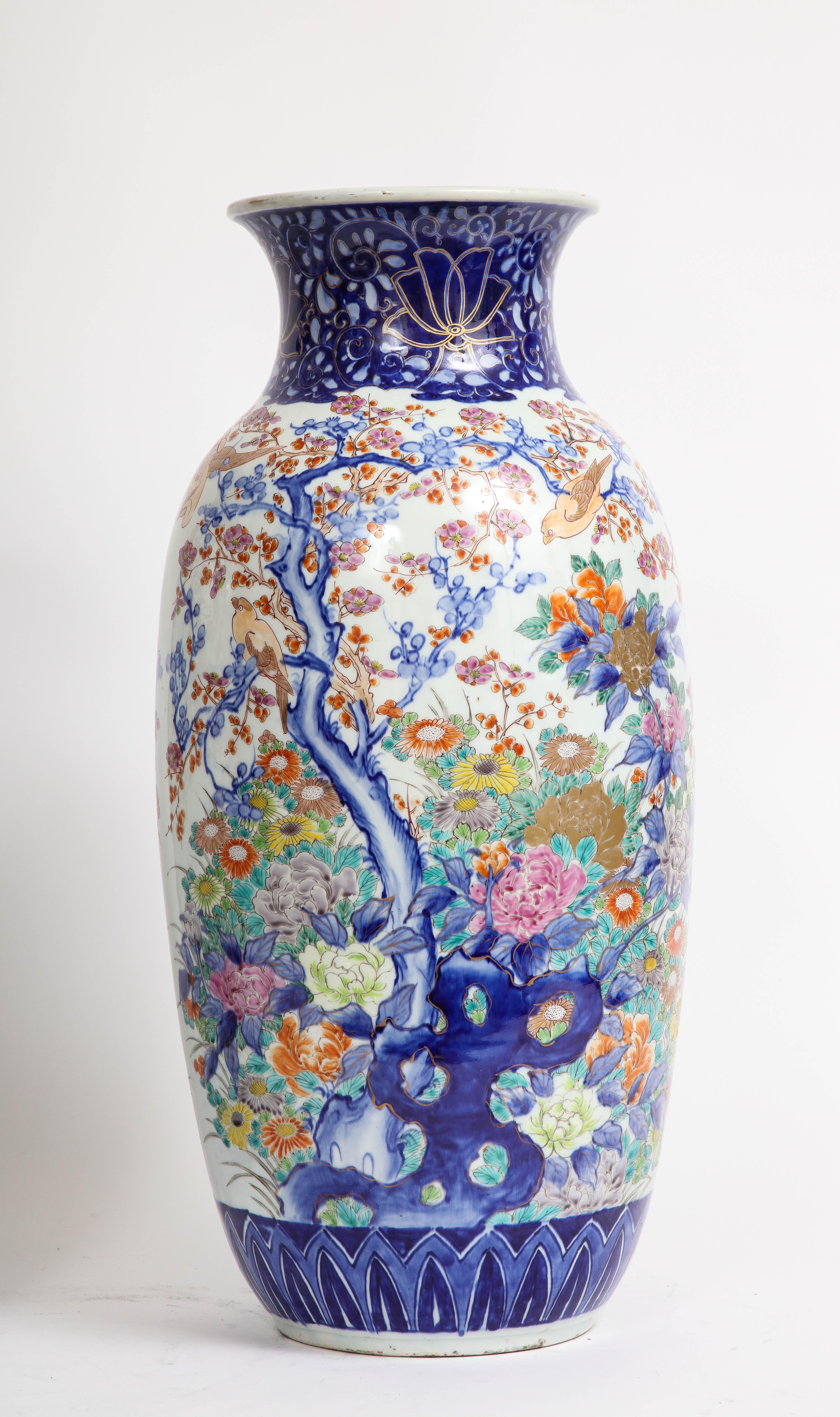Una grande coppia di vasi in porcellana giapponese Imari Porcelain del XIX secolo del periodo Meji in vendita 3