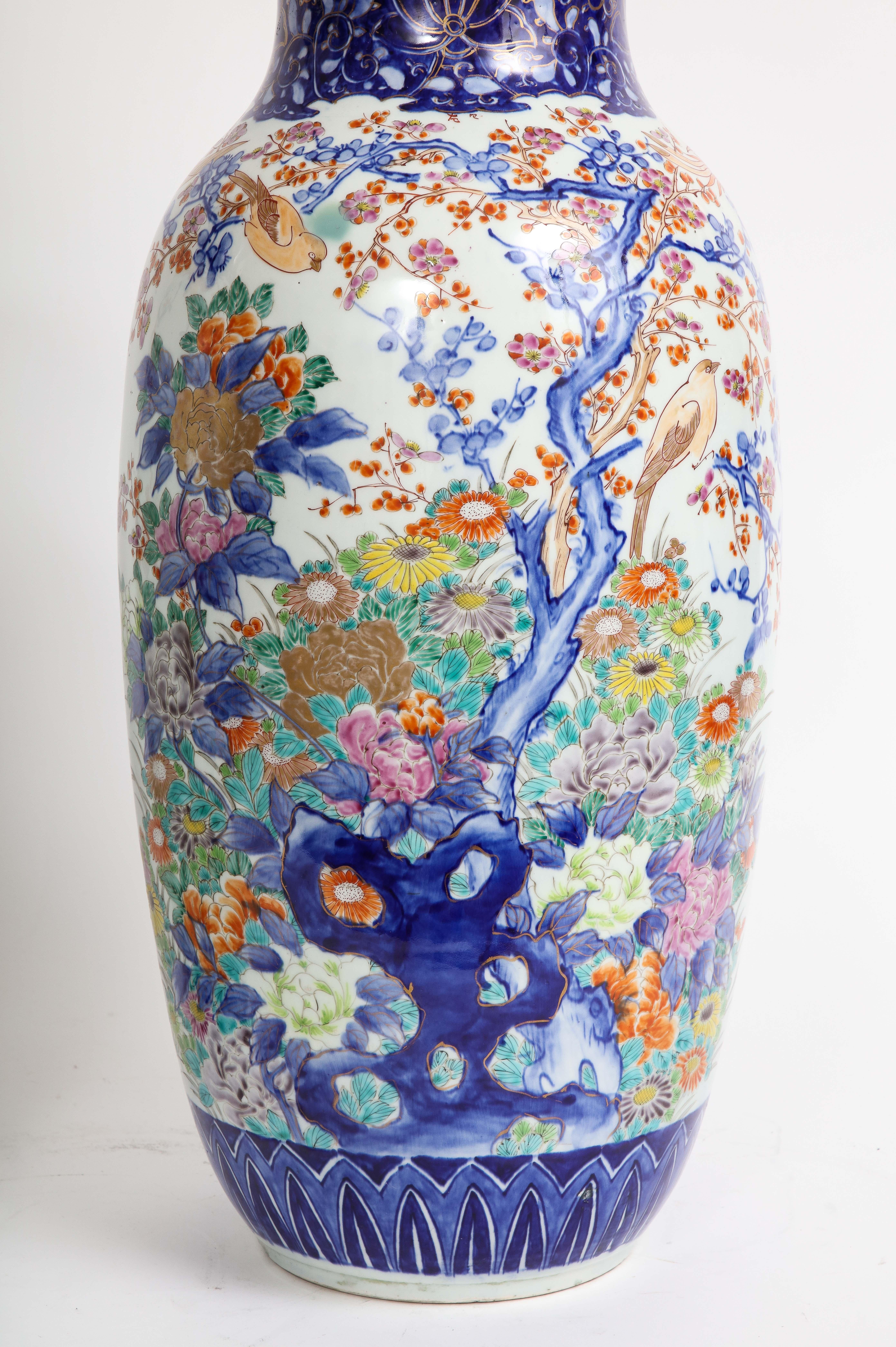 Una grande coppia di vasi in porcellana giapponese Imari Porcelain del XIX secolo del periodo Meji in vendita 4