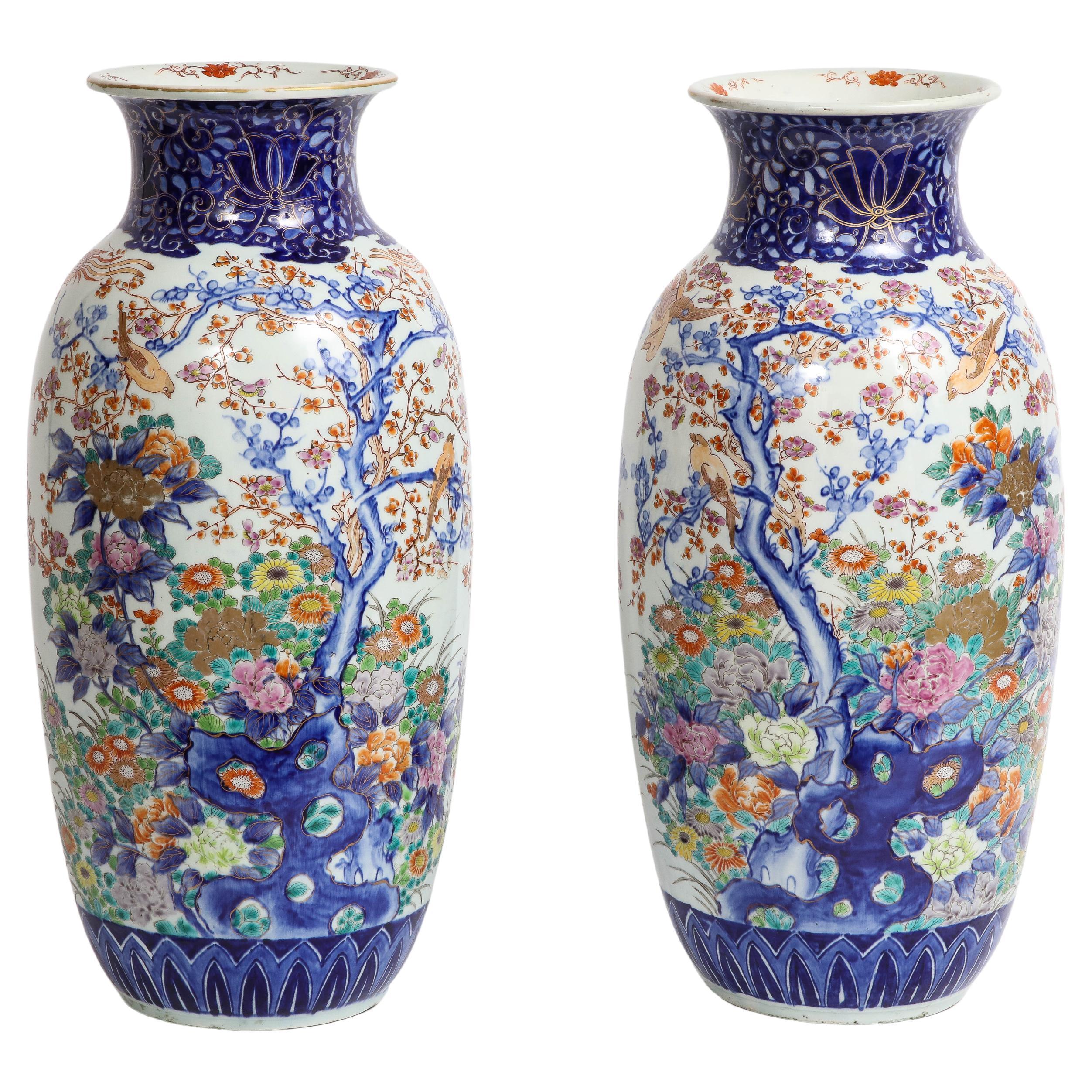 Ein großes Paar japanischer Imari Porcelain Vasen aus der Meji-Periode des 19.