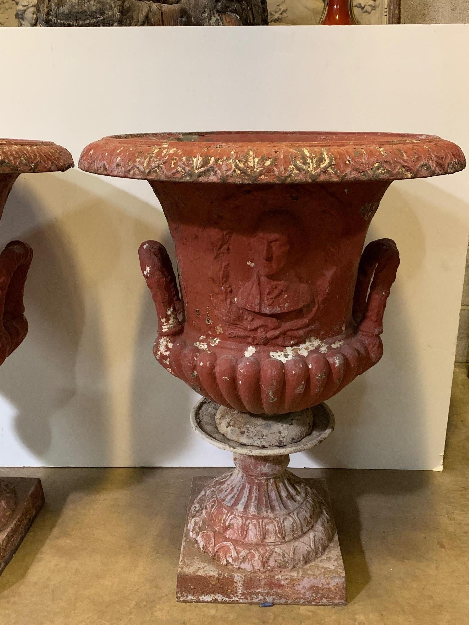Large Pair of American Garden Cast Iron Urns with a Plaque of George Washington  For Sale 7