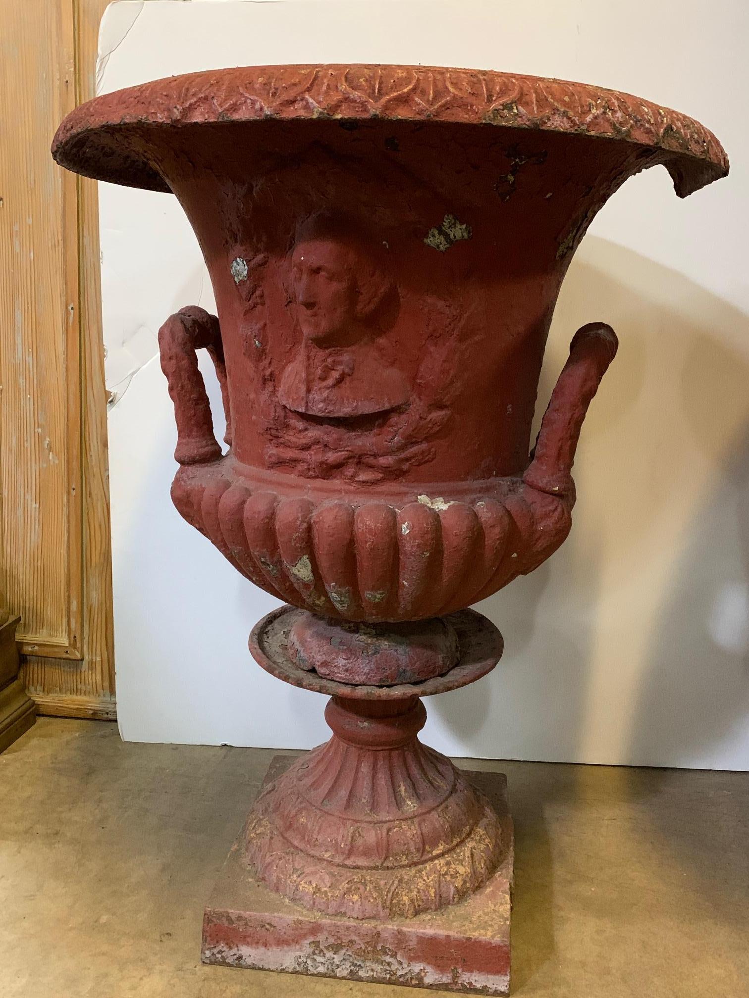 American Colonial Large Pair of American Garden Cast Iron Urns with a Plaque of George Washington  For Sale