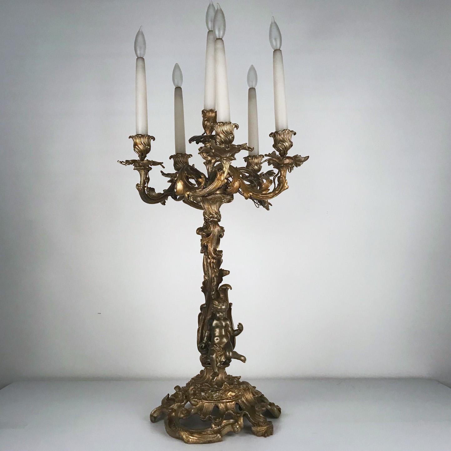 Gran Pareja de Candelabros Antiguos de Bronce Dorado Estilo Luis XV Francés en venta 4