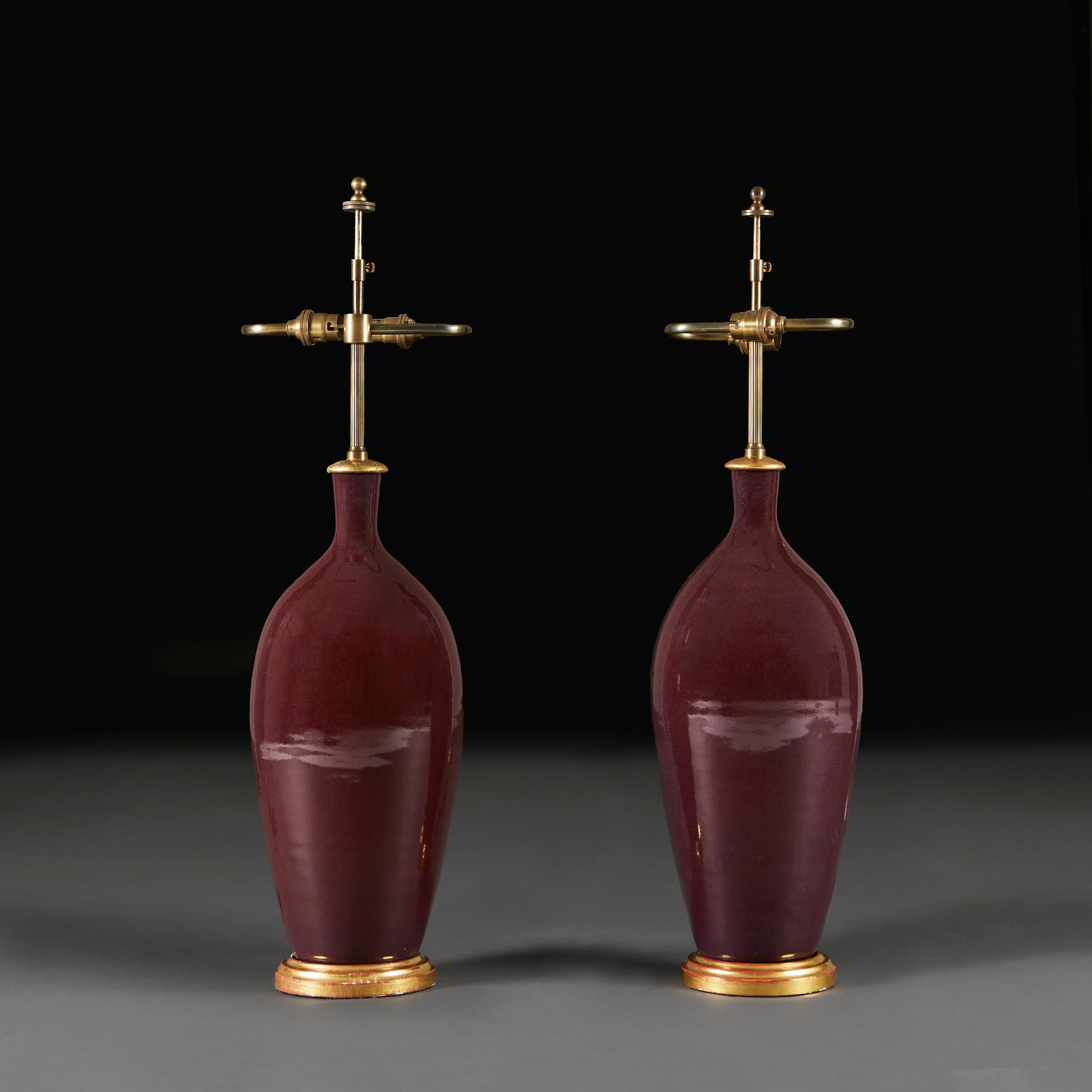 Großes Paar lila Aubergine-Flammenlampen, Vasen von Rupert Spira, Paar (Englisch) im Angebot