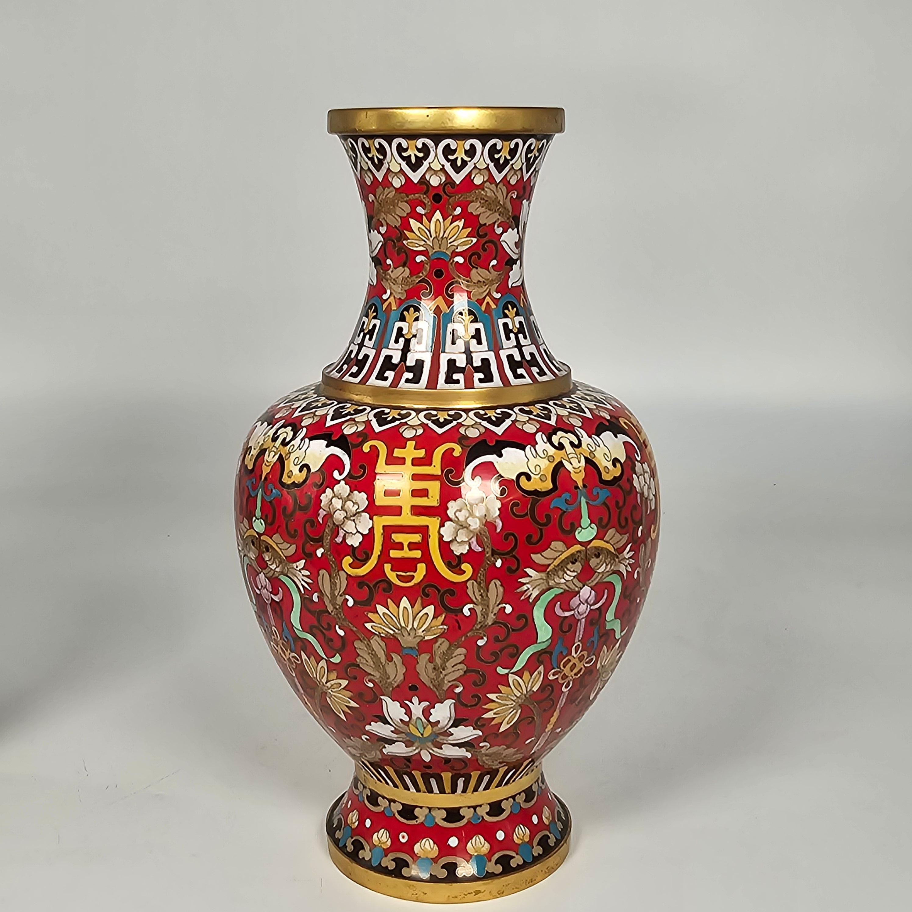 A large pair of boldly decorated Chinese cloisonné vases circa 1930 For Sale 3