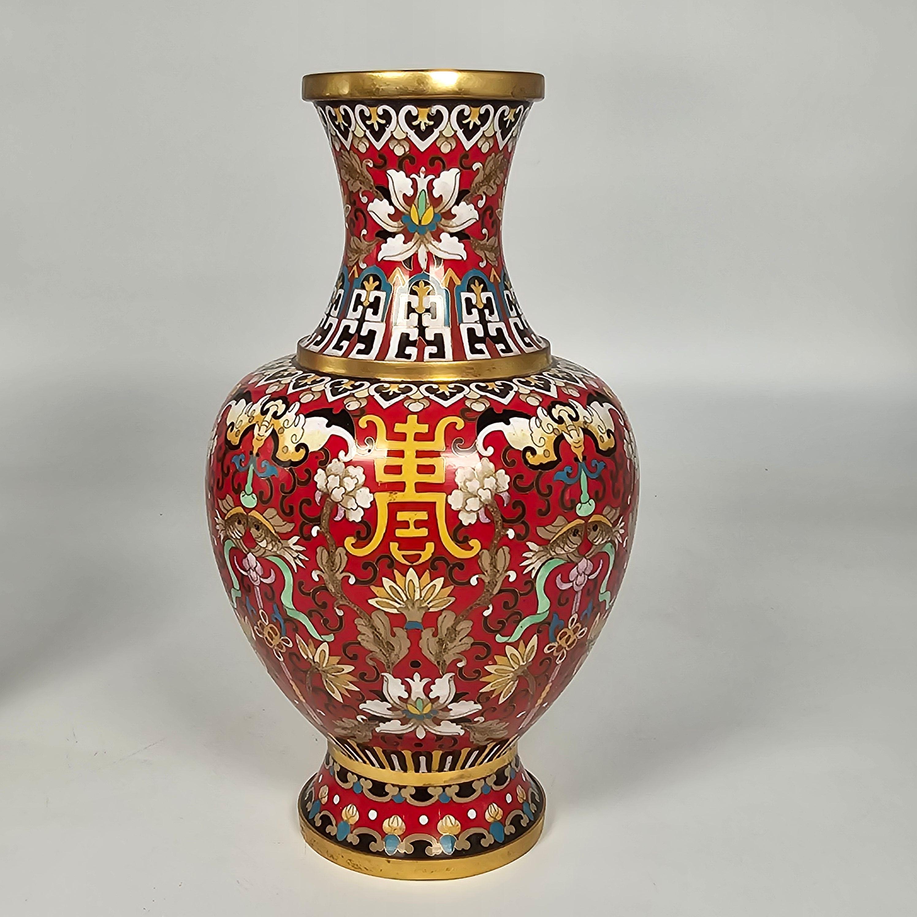 A large pair of boldly decorated Chinese cloisonné vases circa 1930 For Sale 4