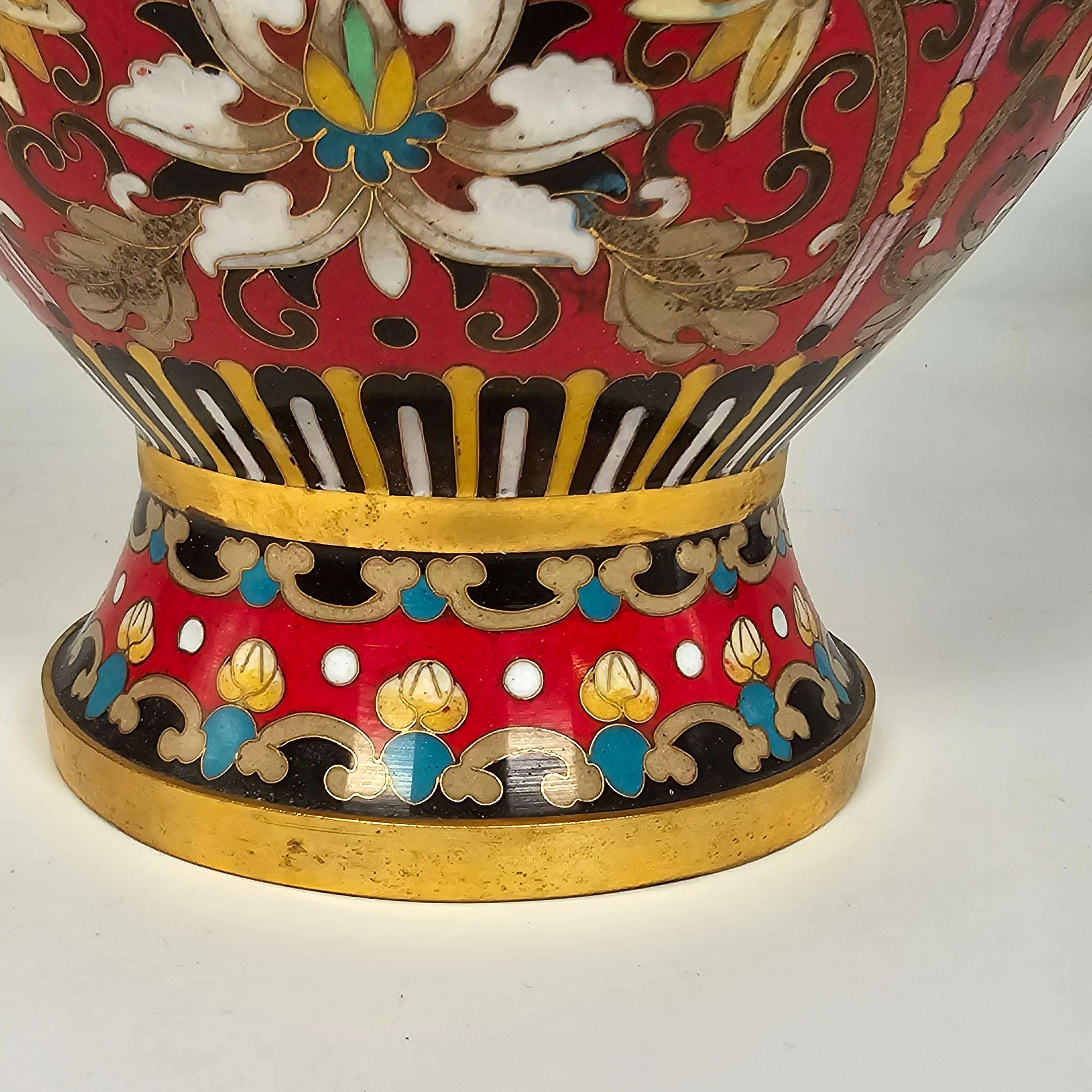 A large pair of boldly decorated Chinese cloisonné vases circa 1930 For Sale 9