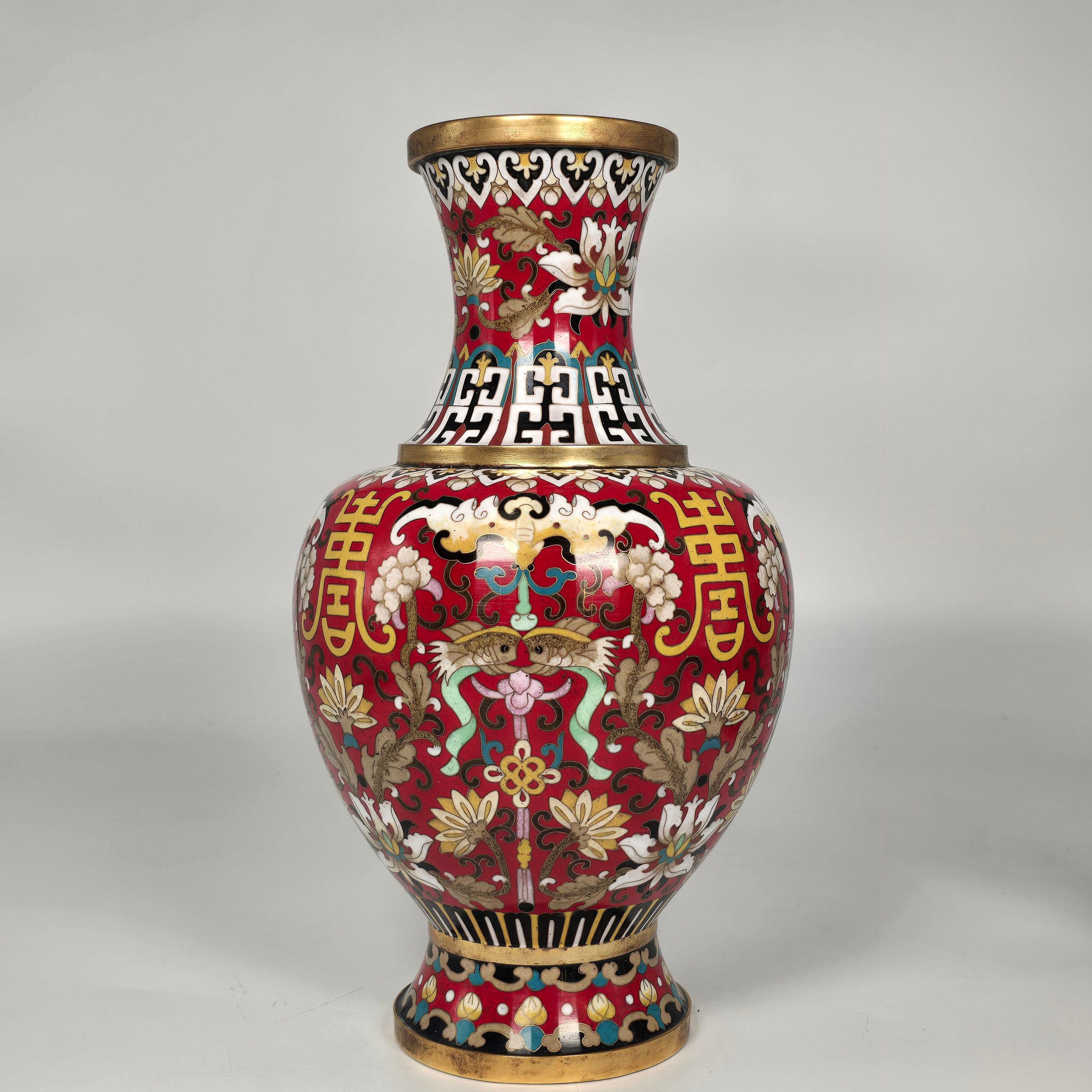 Chinese Export A large pair of boldly decorated Chinese cloisonné vases circa 1930 For Sale