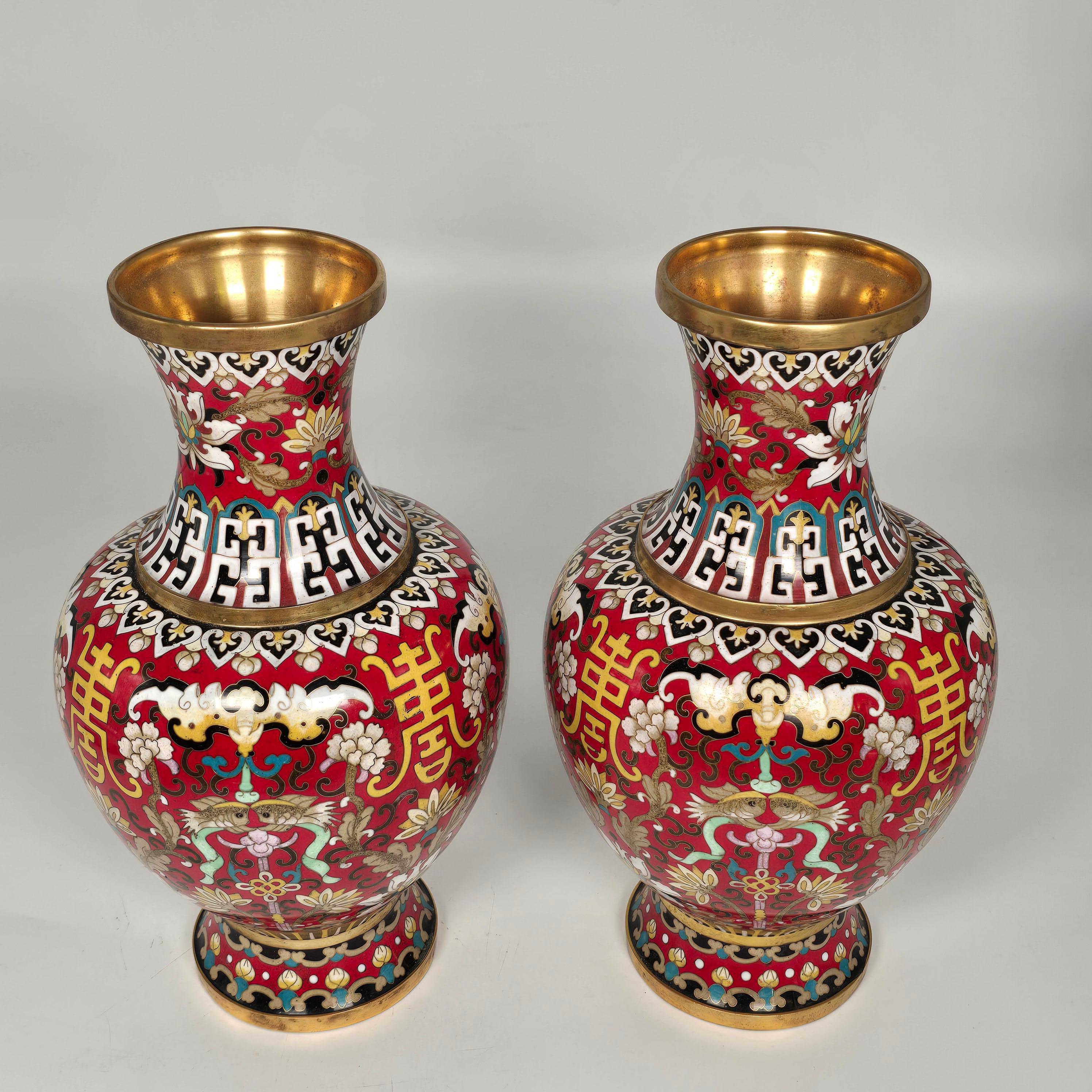 20th Century A large pair of boldly decorated Chinese cloisonné vases circa 1930 For Sale