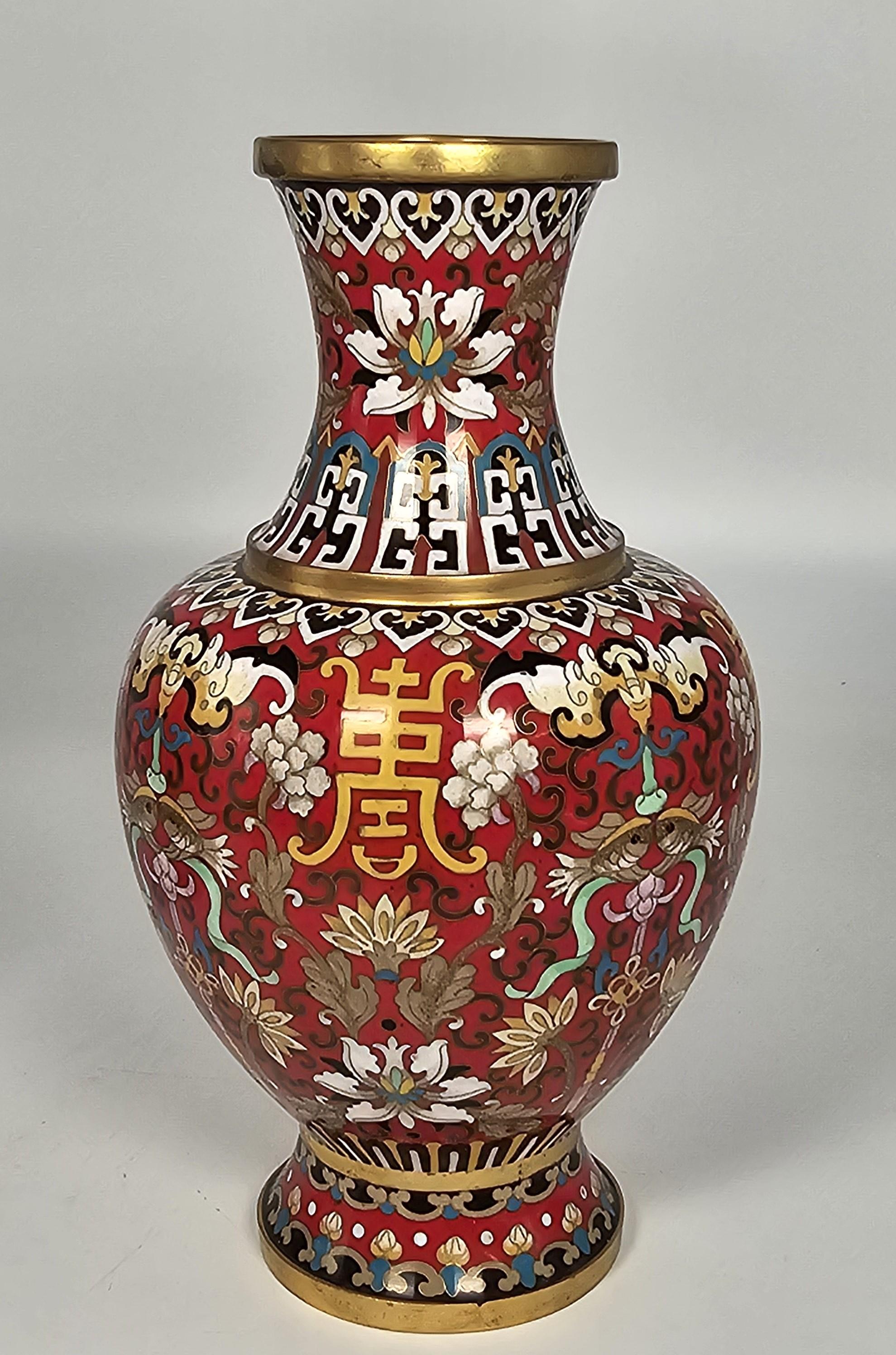 A large pair of boldly decorated Chinese cloisonné vases circa 1930 For Sale 1