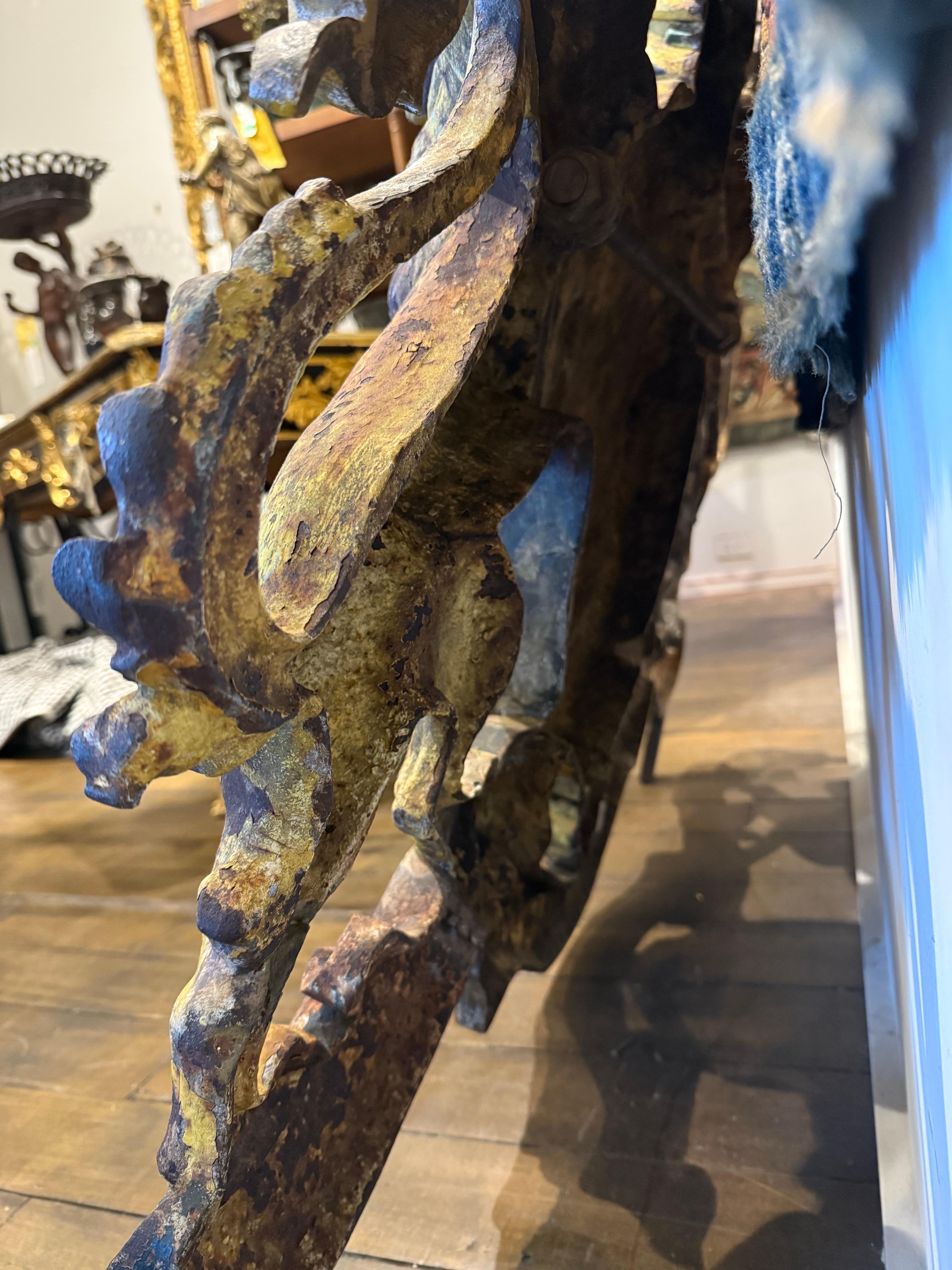 A Large Pair of Cast Iron Royal Coat of Arms, 19th Century For Sale 10