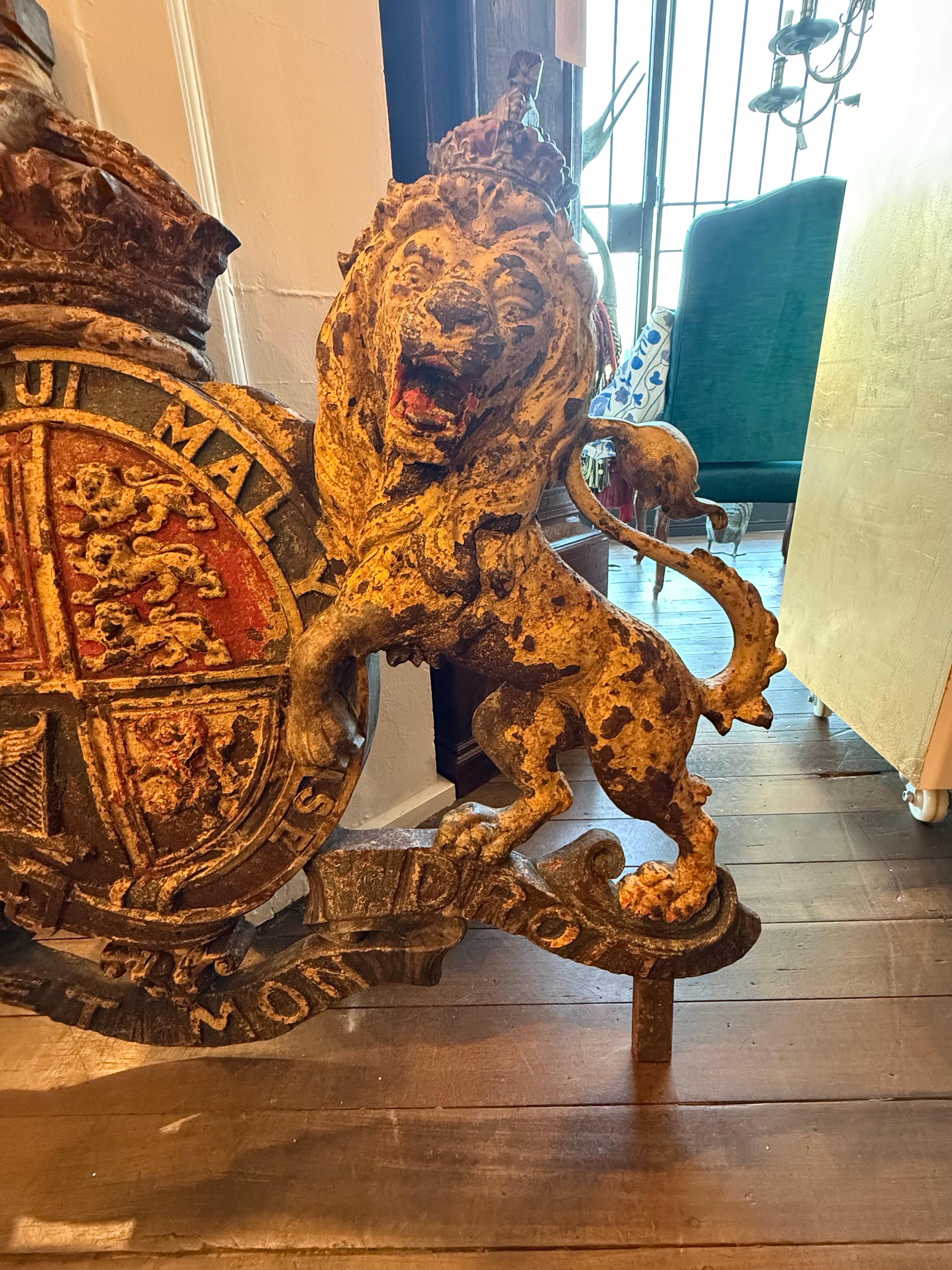 A Large Pair of Cast Iron Royal Coat of Arms, 19th Century For Sale 14