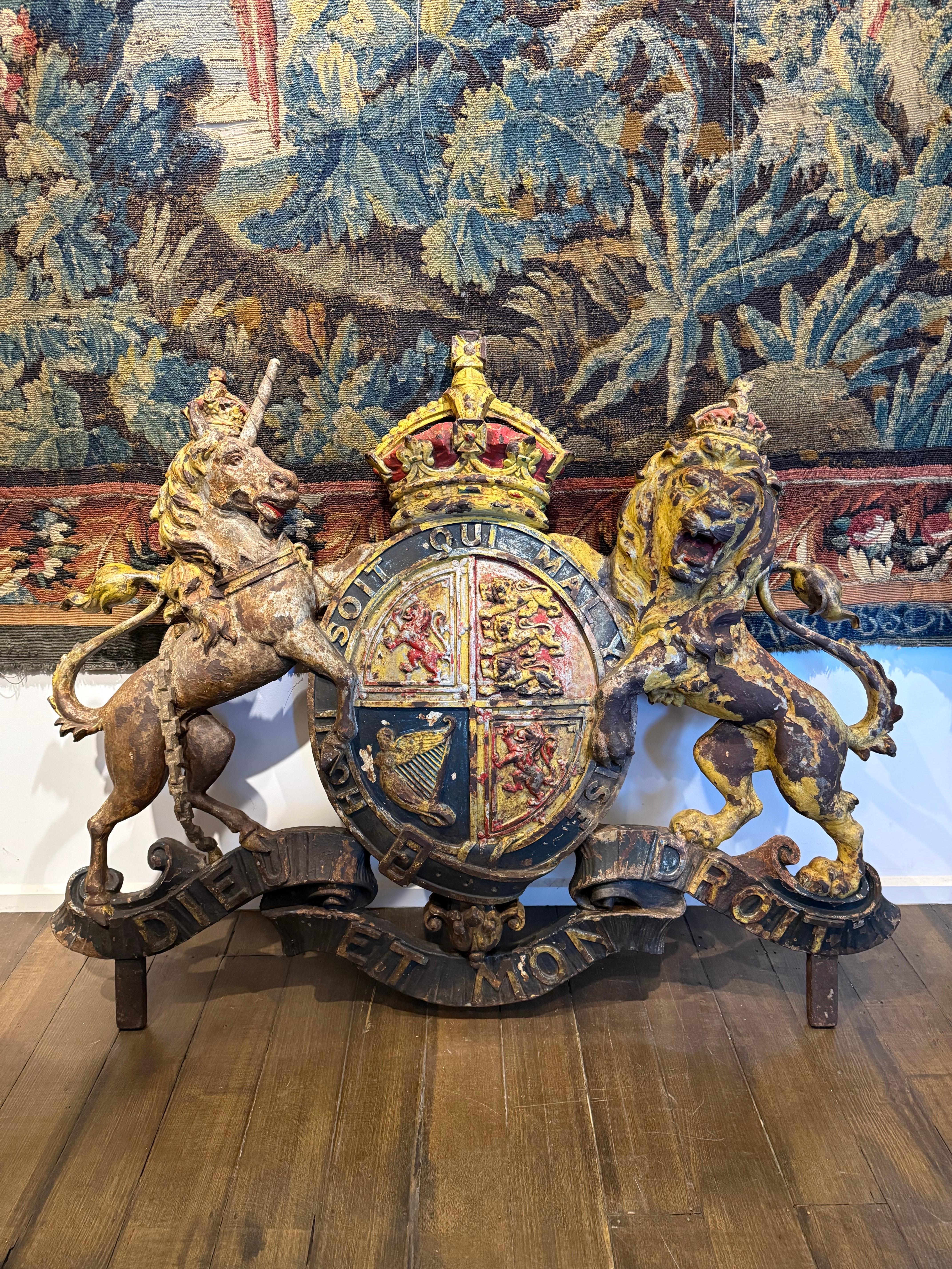 A Large Pair of Cast Iron Royal Coat of Arms, 19th Century For Sale 4