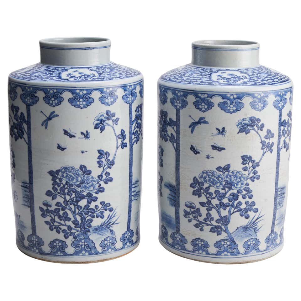 19th Century, Chinese Blue and White Crocus Pot For Sale at 1stDibs