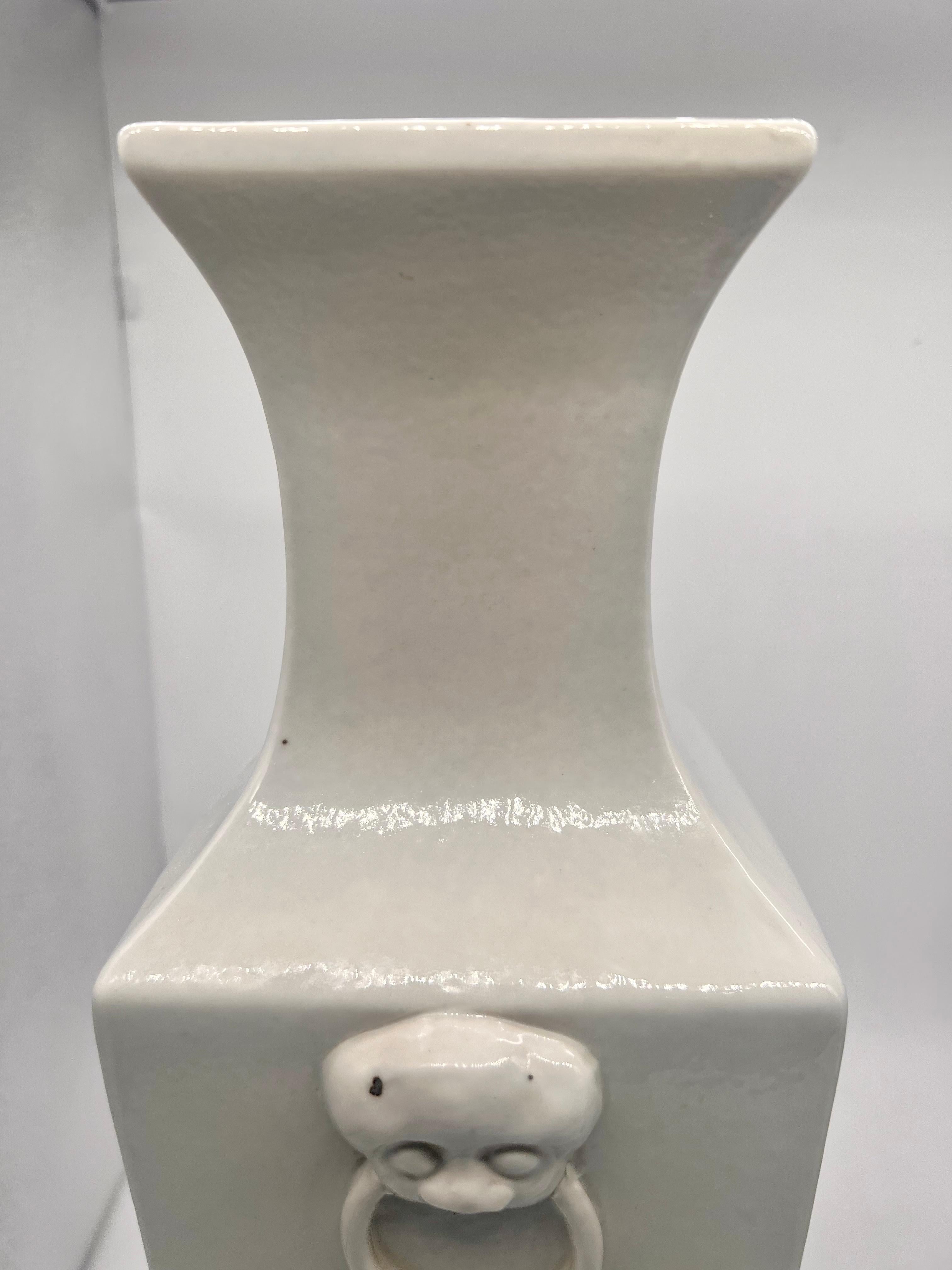 Großes Paar chinesischer Blanc-De-Chines-Vasen, Republikzeitalter, frühes 20. Jahrhundert 9