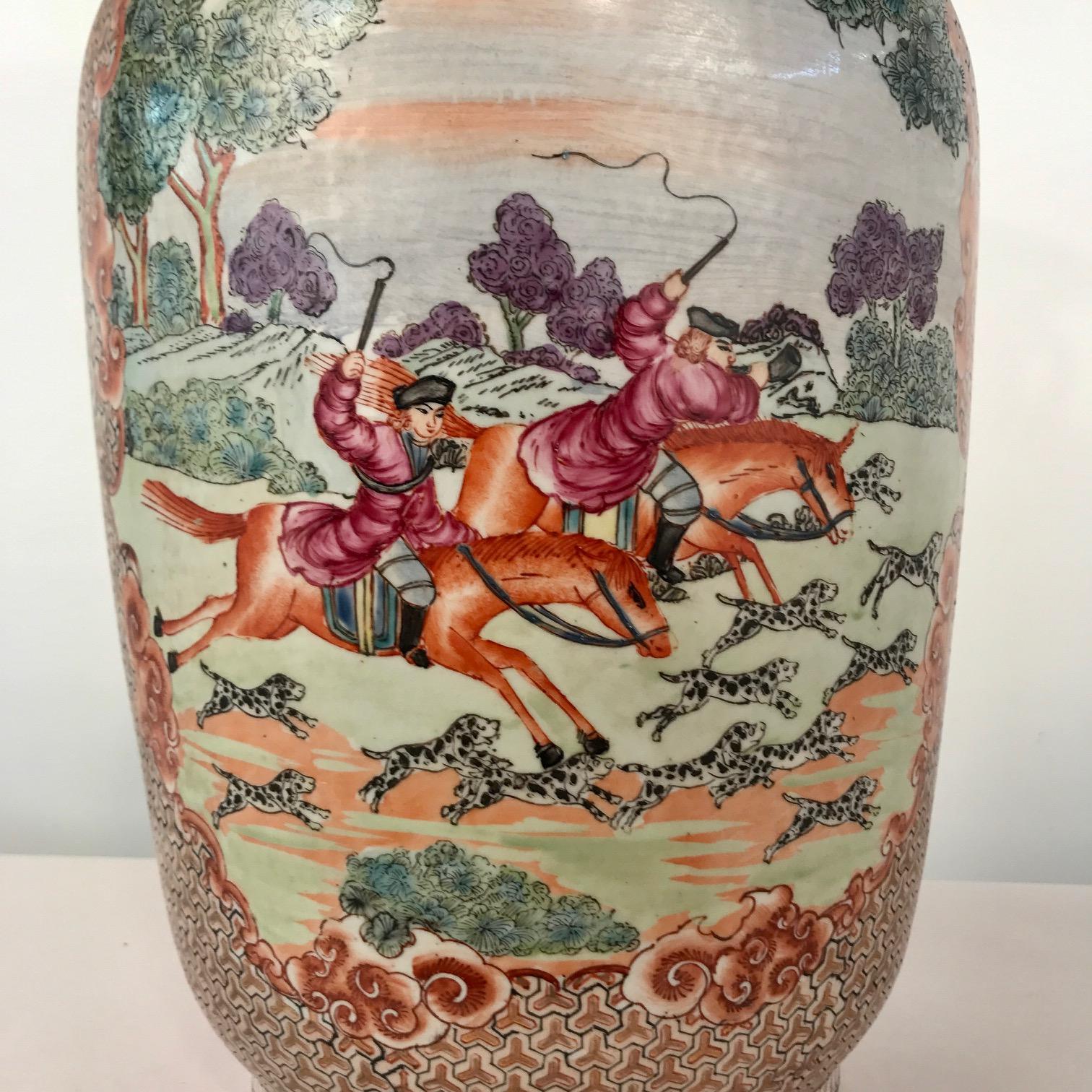 Grande paire de vases d'exportation chinois dans la palette Rockefeller en vente 3