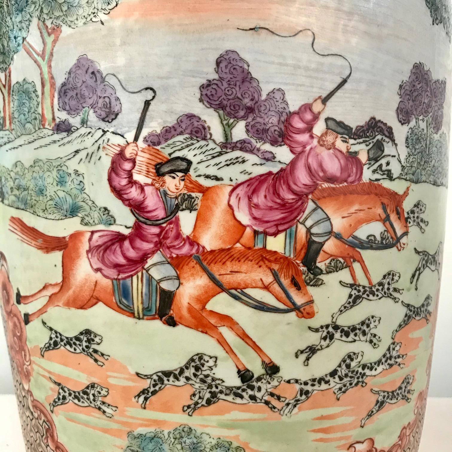 Grande paire de vases d'exportation chinois dans la palette Rockefeller en vente 4
