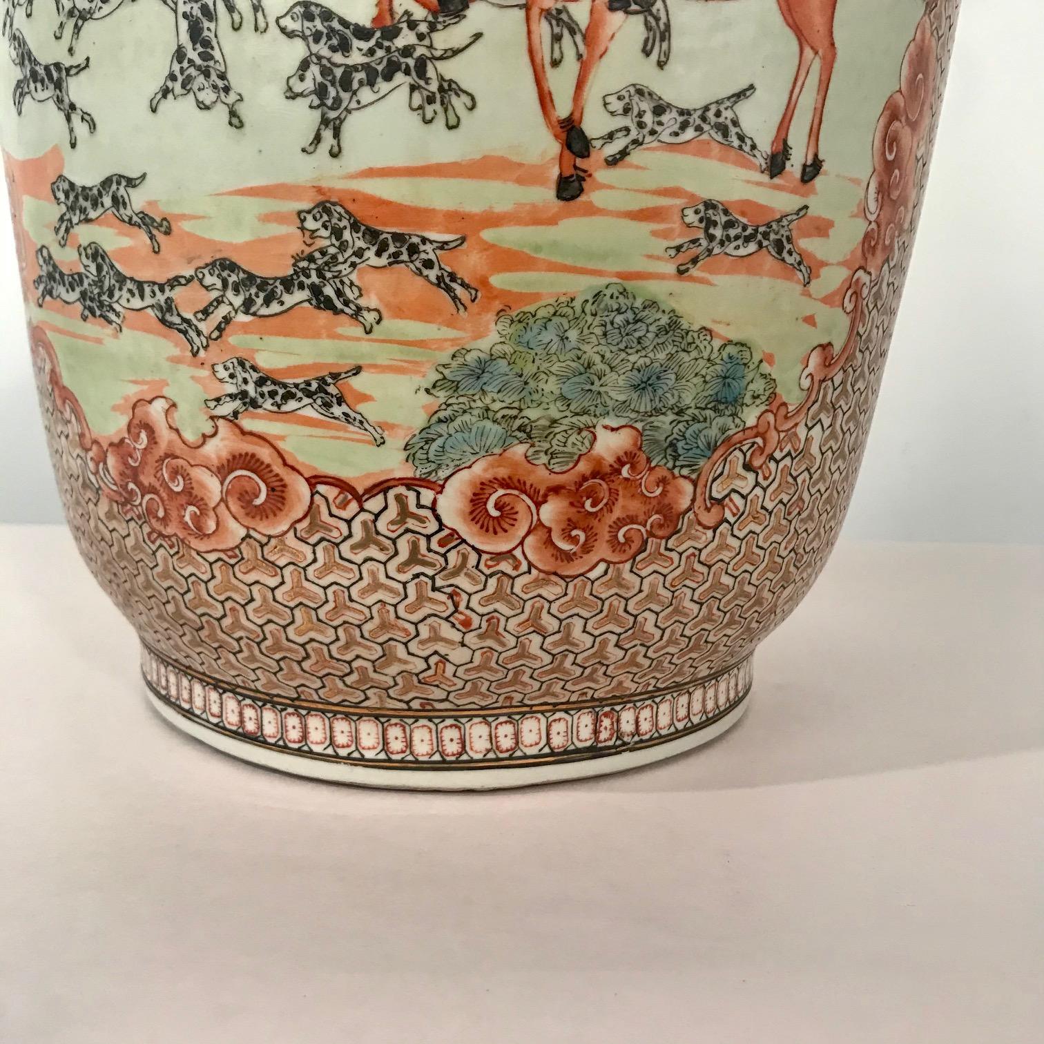 Grande paire de vases d'exportation chinois dans la palette Rockefeller en vente 8