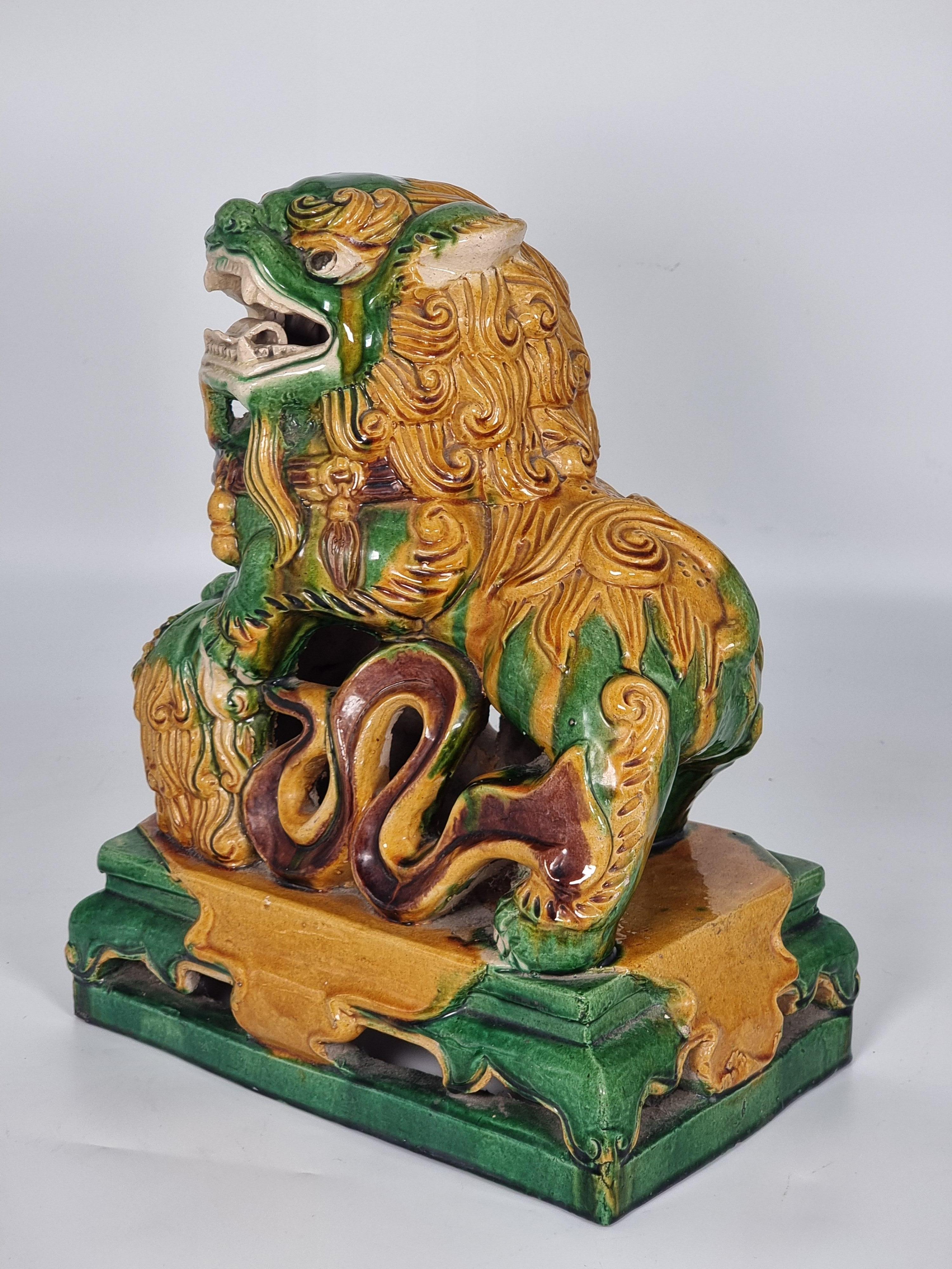 A large pair of Chinese pottery Foo Dogs, circa 1900 3
