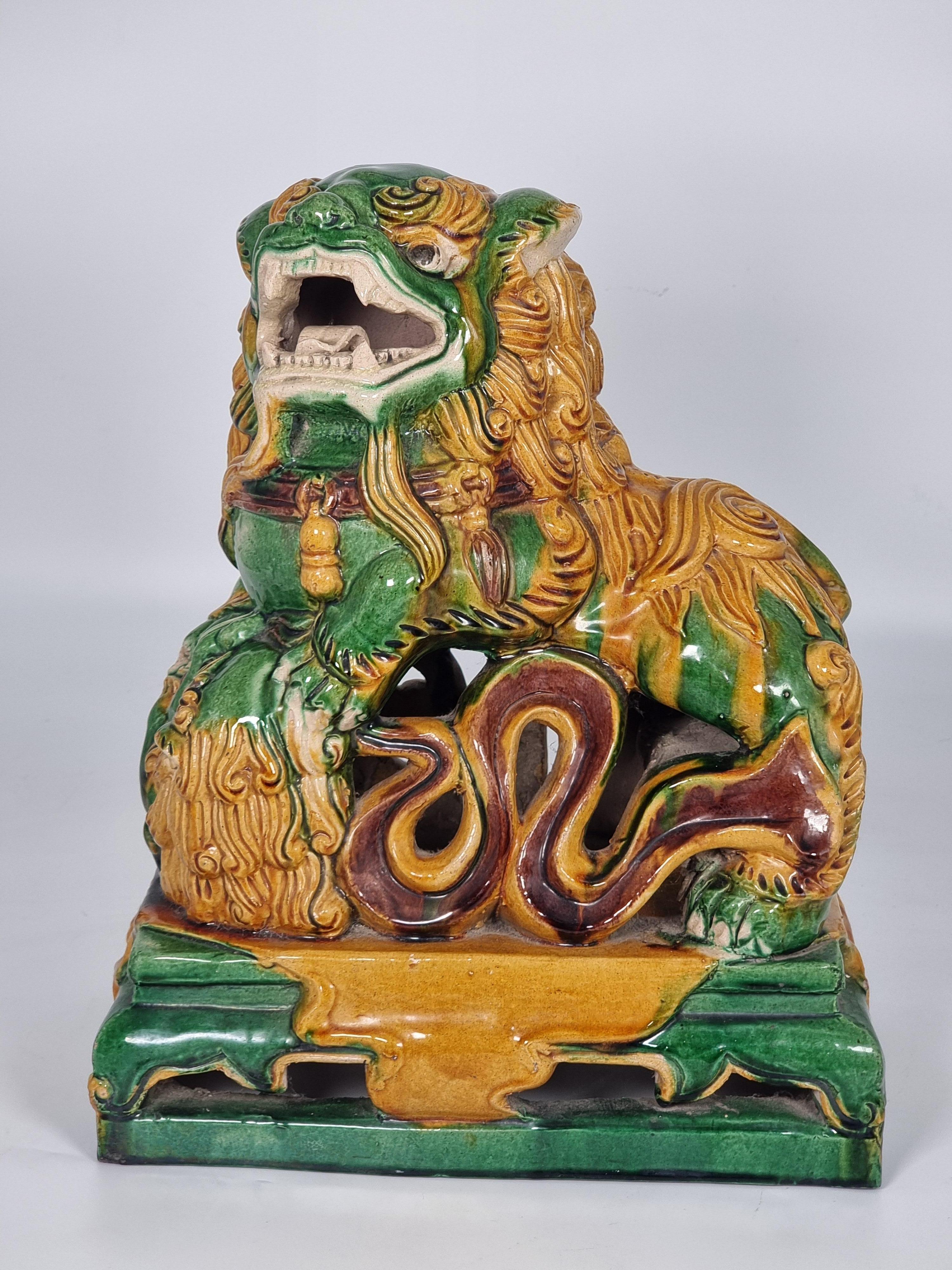 A large pair of Chinese pottery Foo Dogs, circa 1900 4