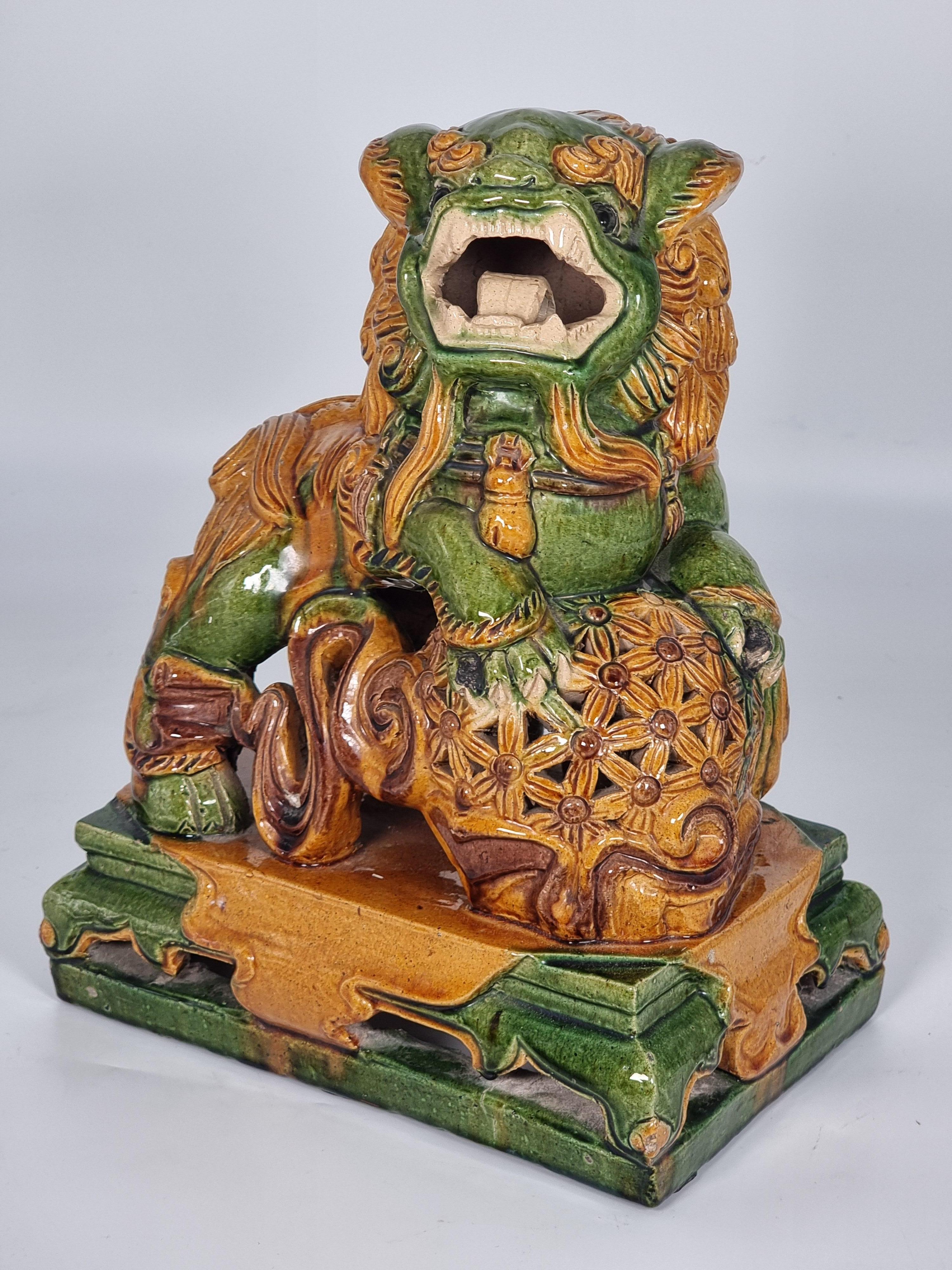 A large pair of Chinese pottery Foo Dogs, circa 1900 7