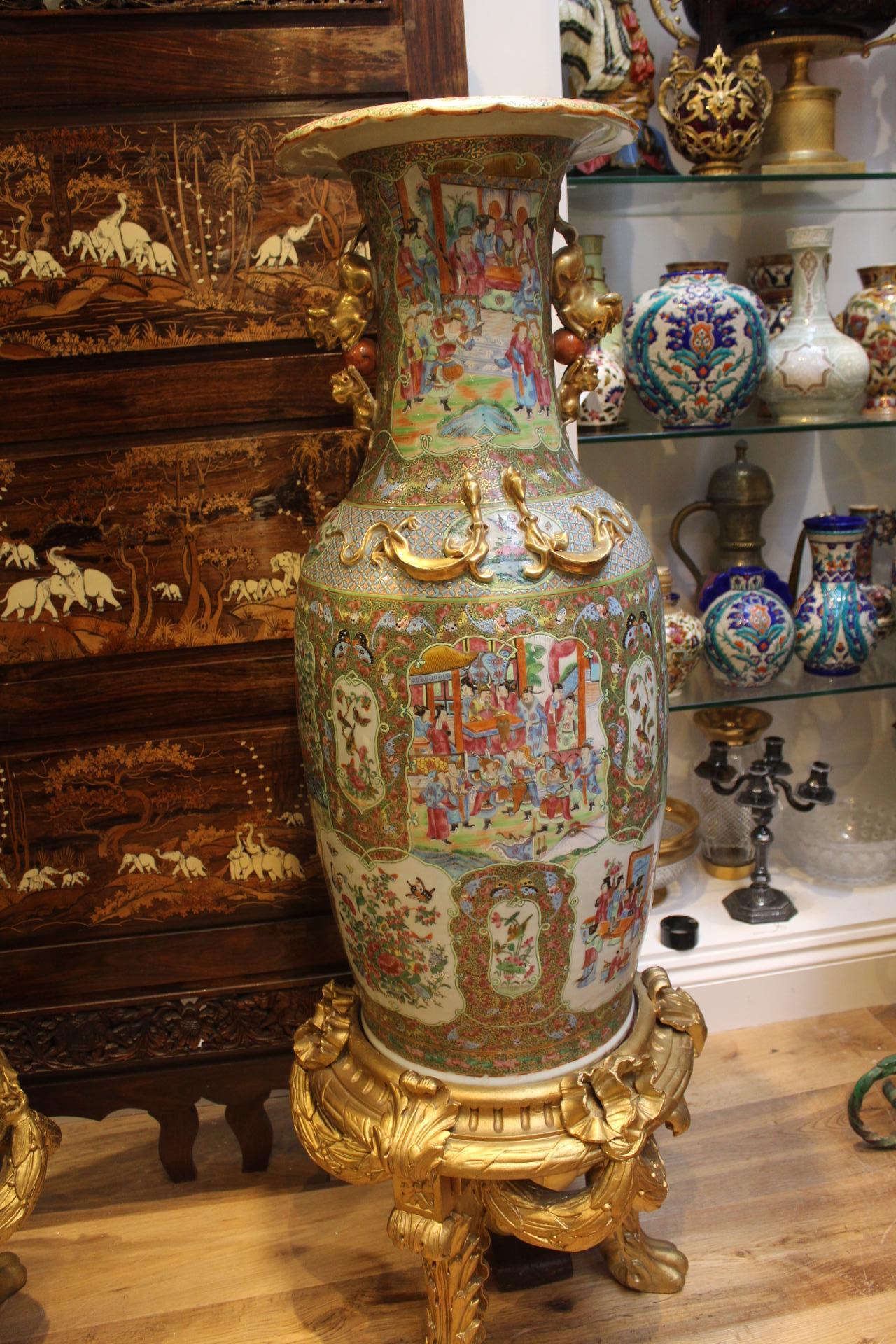 Other Large Pair of Early 19th Century Chinese Canton Famille Rose Vases For Sale